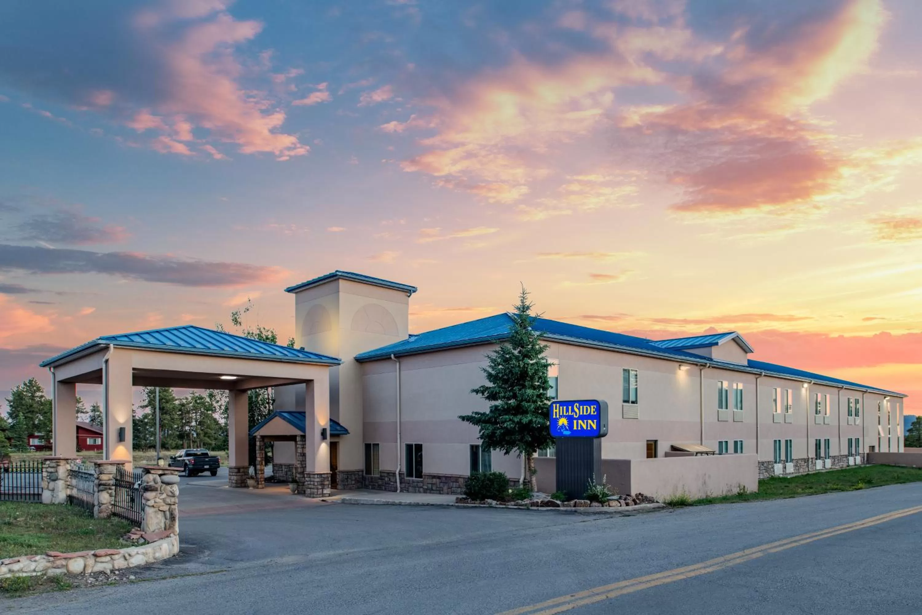 Facade/entrance in Hillside Inn Pagosa