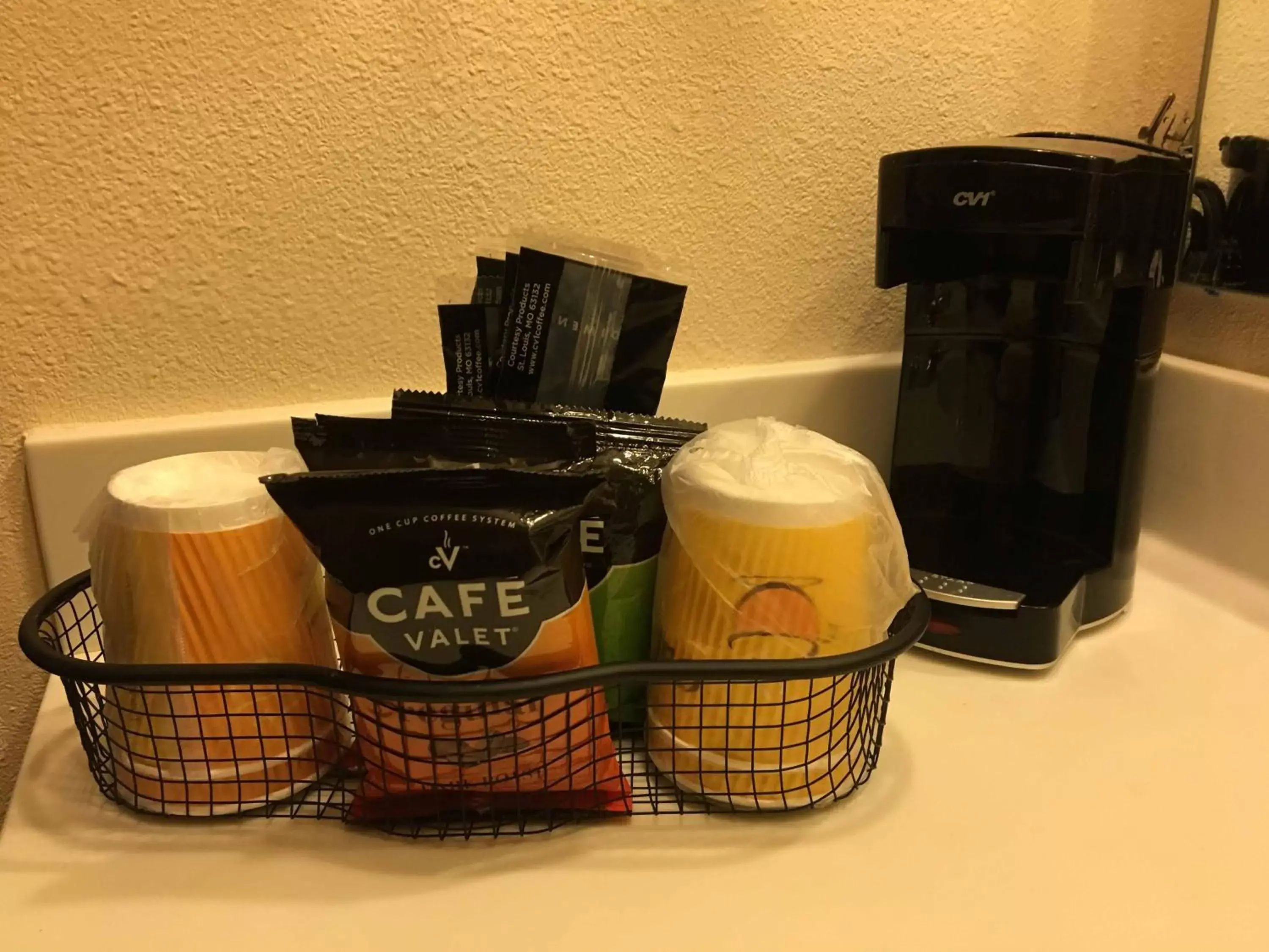 Coffee/tea facilities in FairBridge Inn & Suites Kellogg