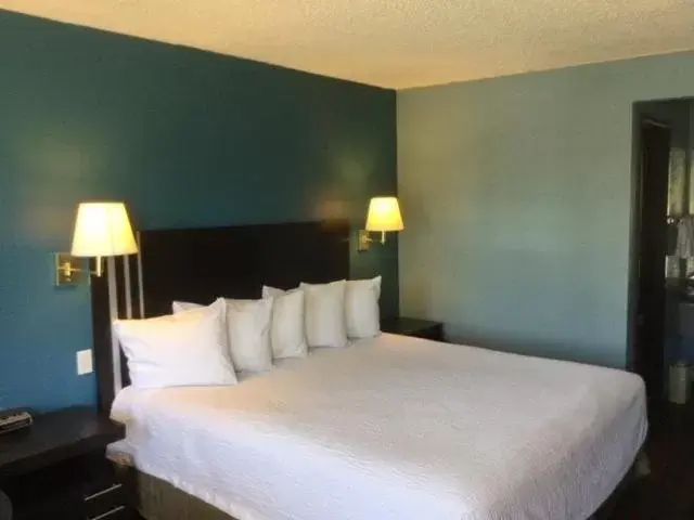 Bedroom, Bed in Days Inn by Wyndham Carson City