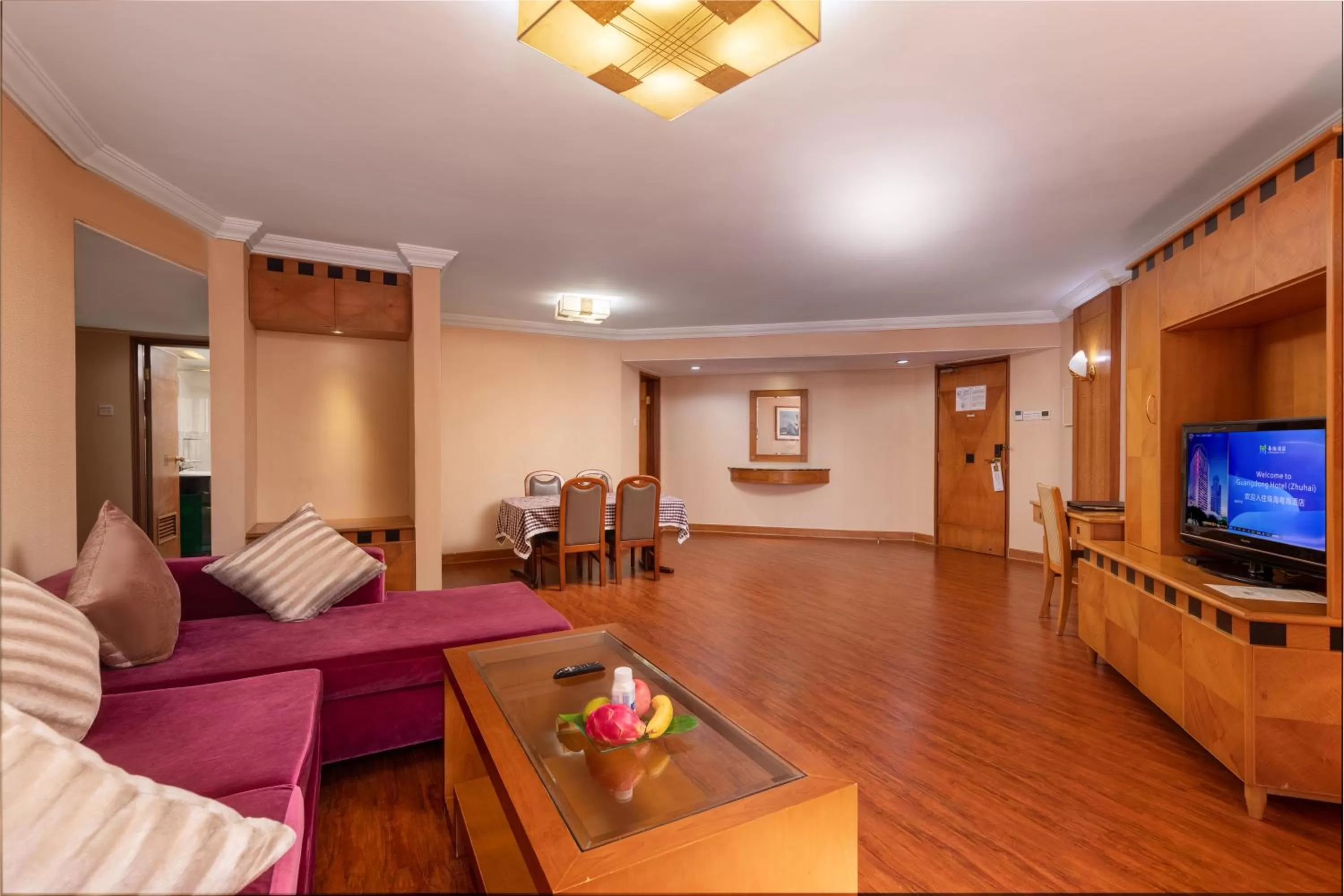 Living room in Guangdong Hotel (Zhuhai)