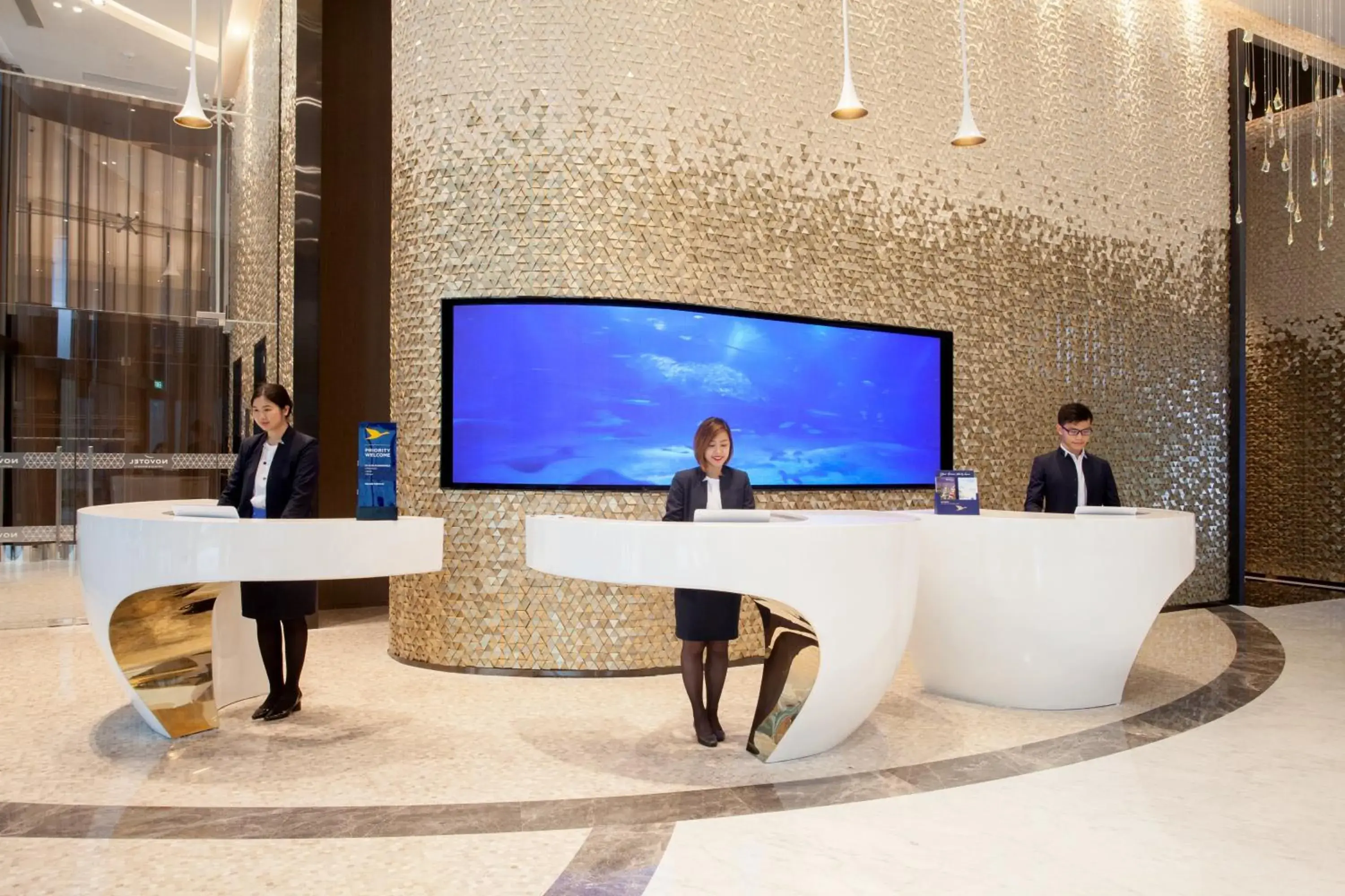 Lobby or reception in Novotel Singapore On Stevens