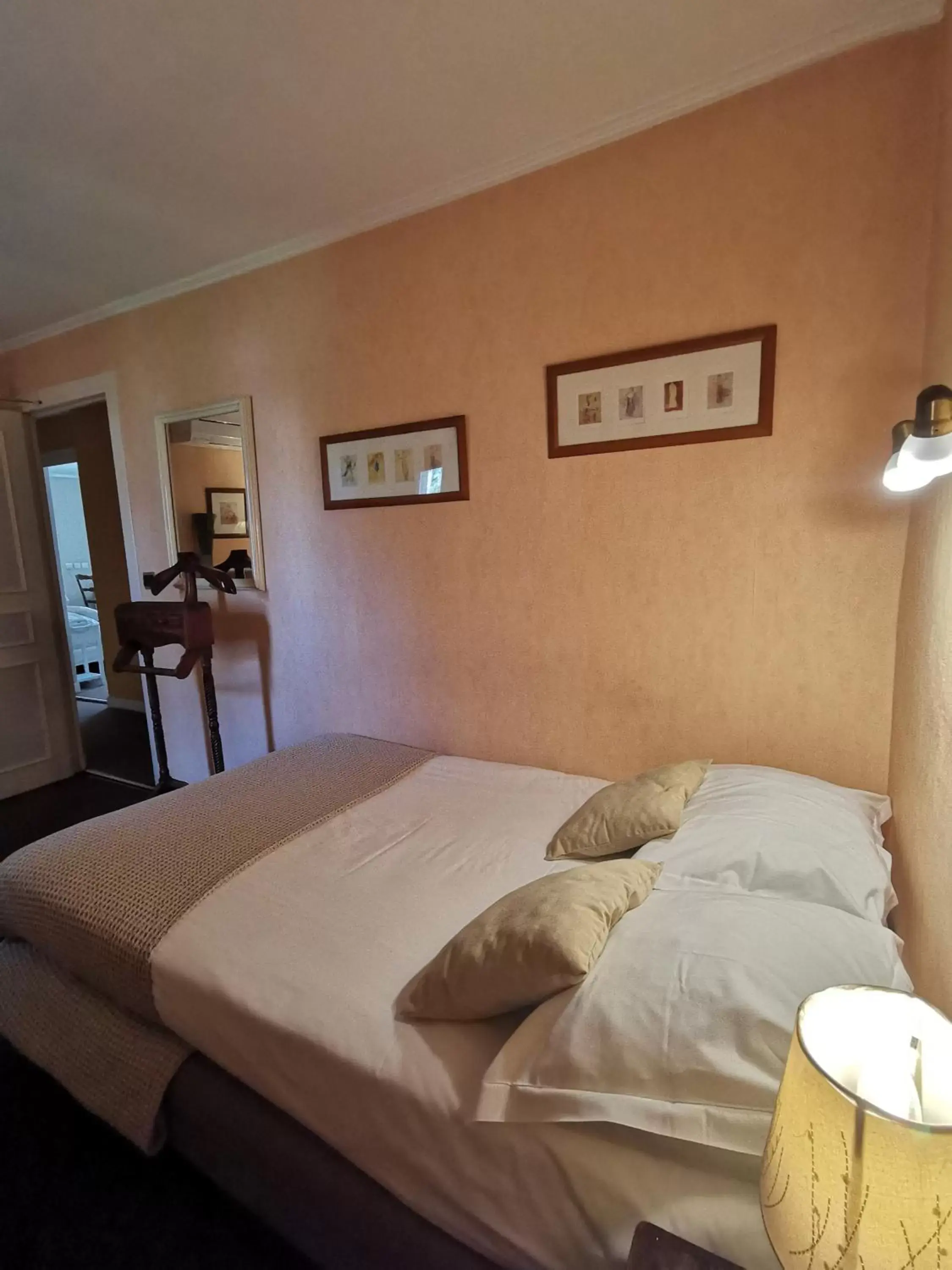 Photo of the whole room, Bed in Hôtel du Parc