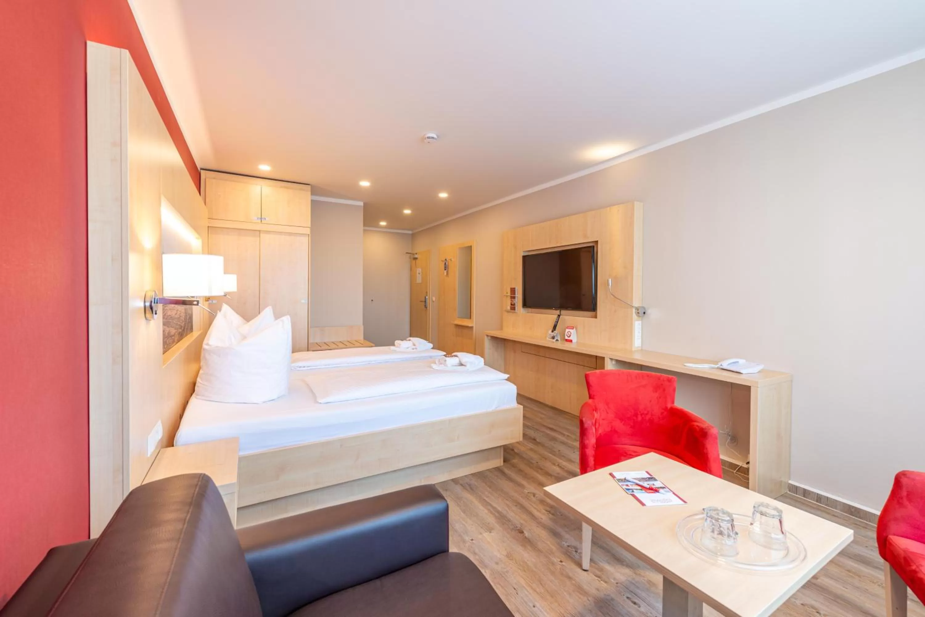 Photo of the whole room, Bed in Hotel an der Stadthalle Rostock