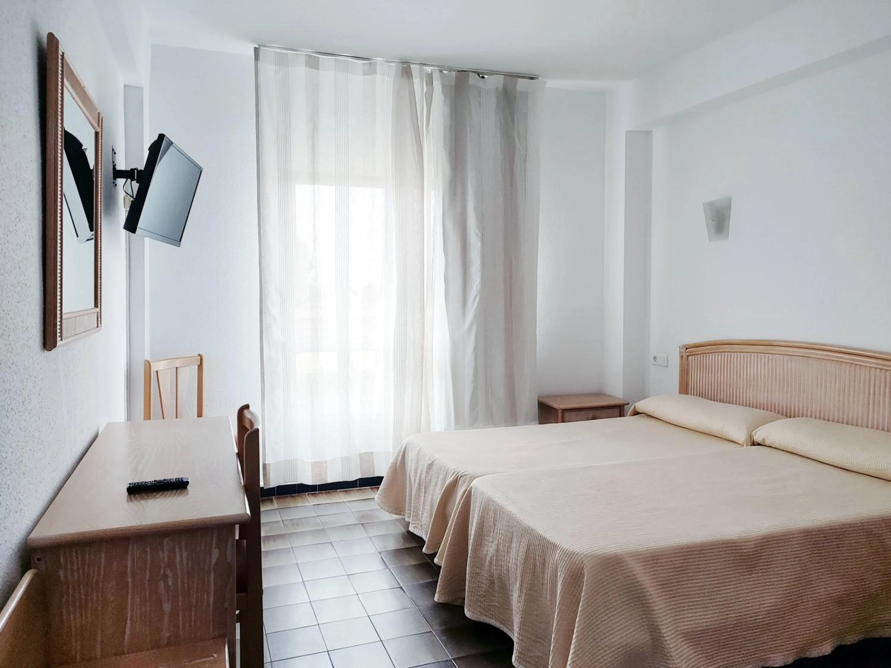 Photo of the whole room, Bed in Hotel Porto