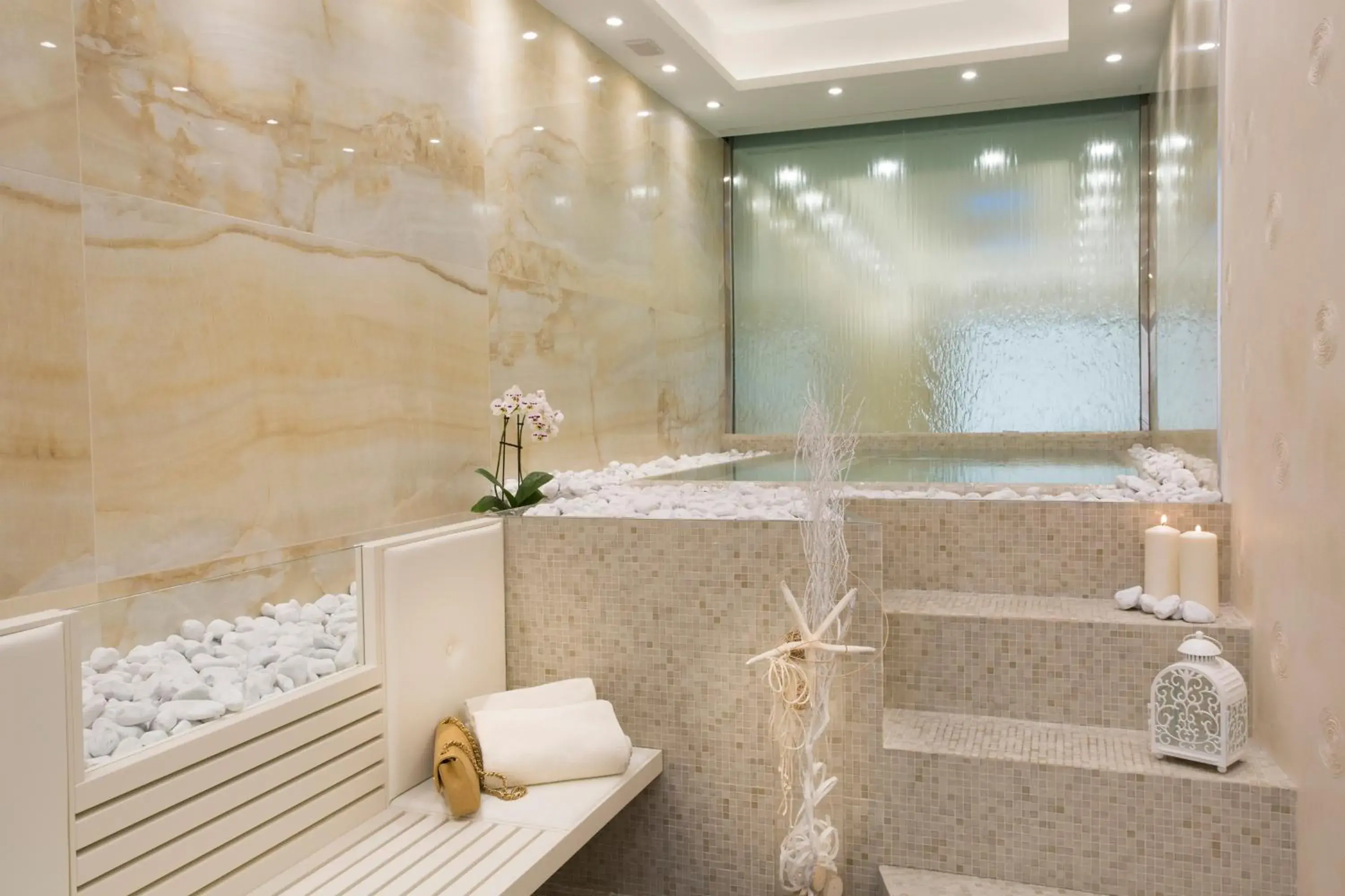 Hot Tub, Bathroom in Hotel Feldberg