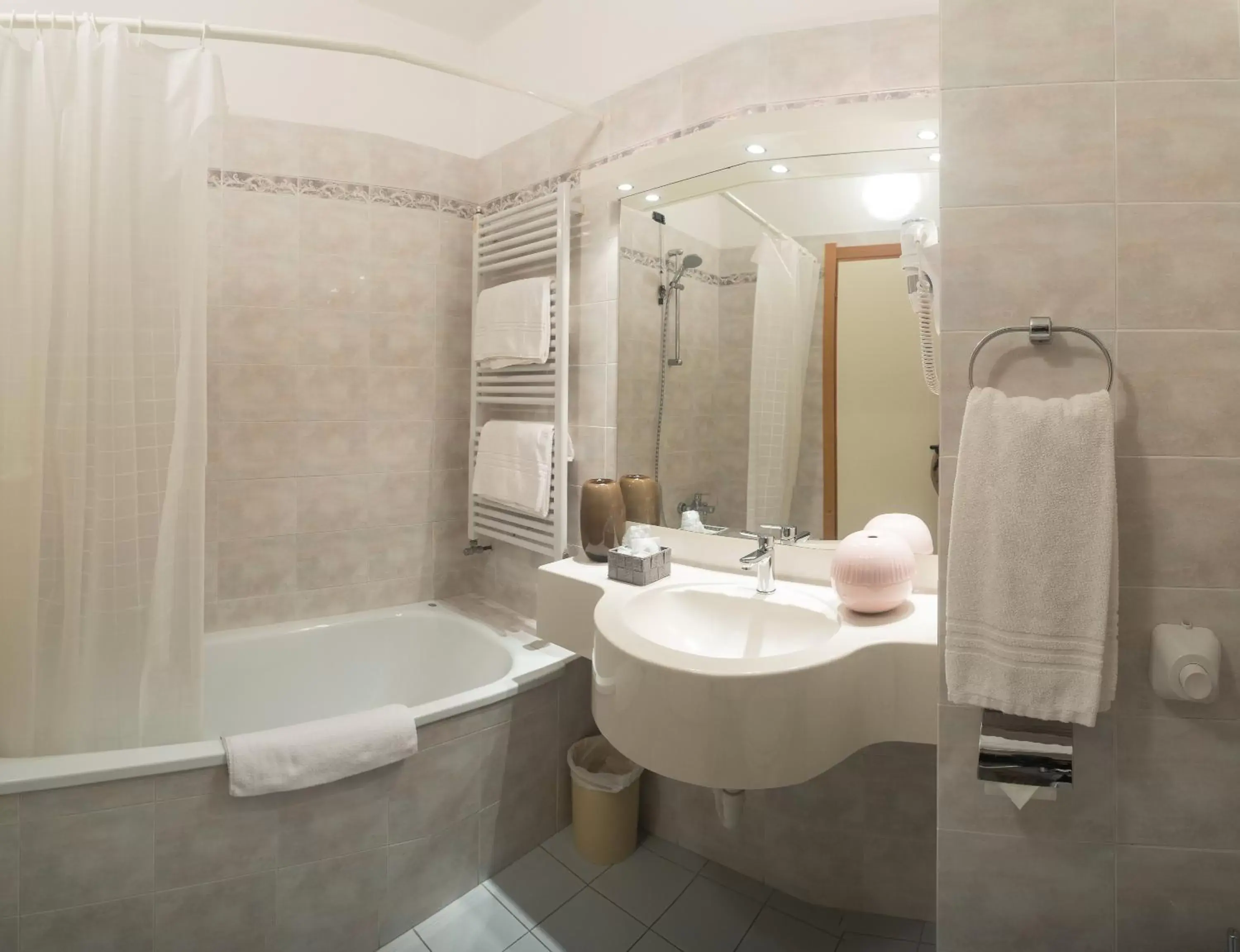 Bathroom in Roero Park Hotel