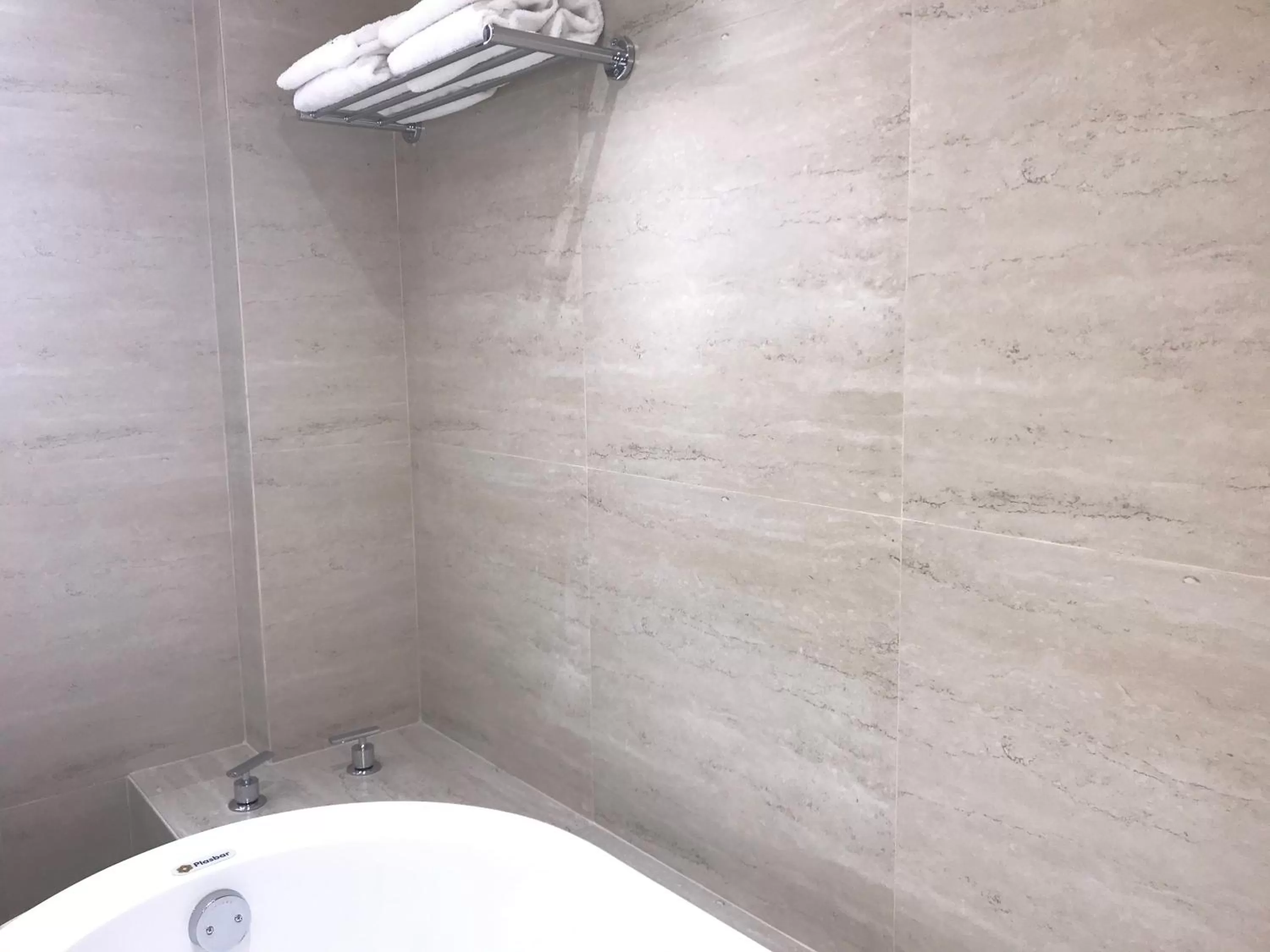 Shower in MC Suites Mexico City