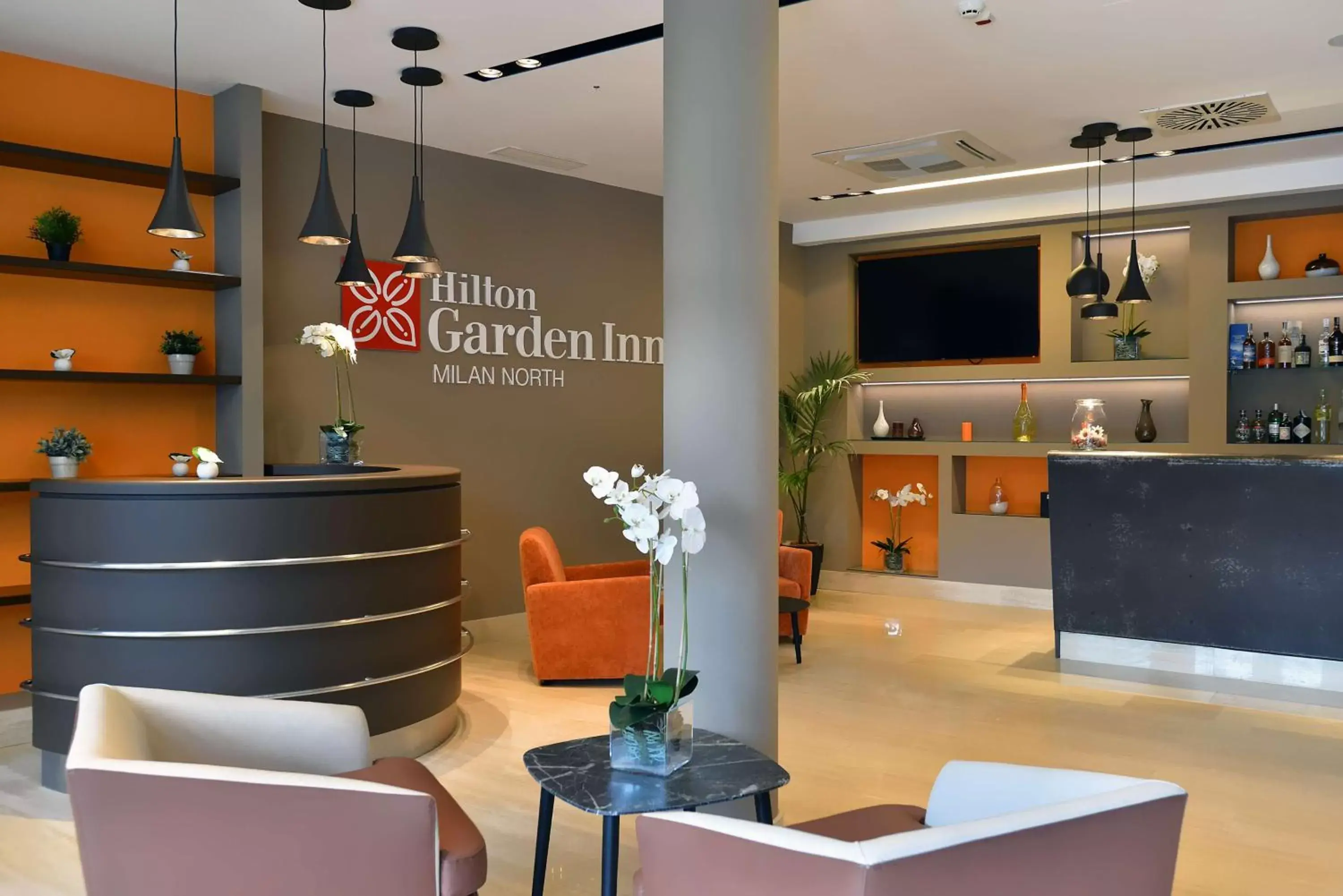 Lounge or bar, Lobby/Reception in Hilton Garden Inn Milan North