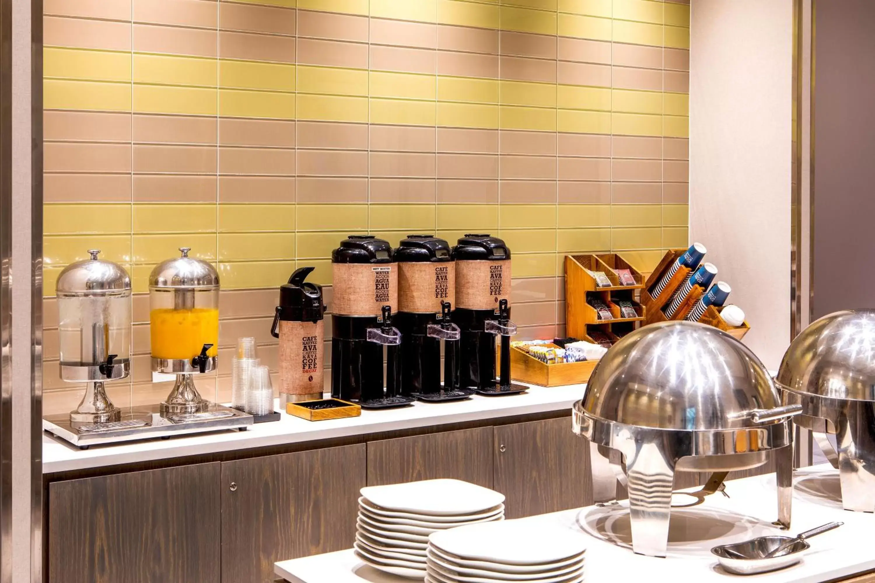 Breakfast, Restaurant/Places to Eat in Four Points by Sheraton Midtown - Times Square