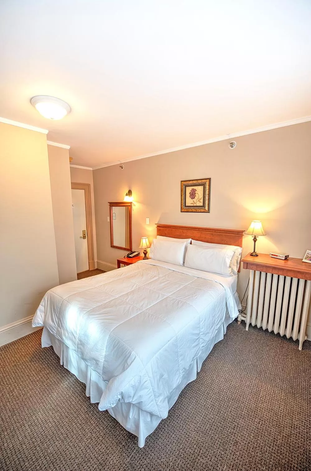 Photo of the whole room, Bed in The Sonata Inn