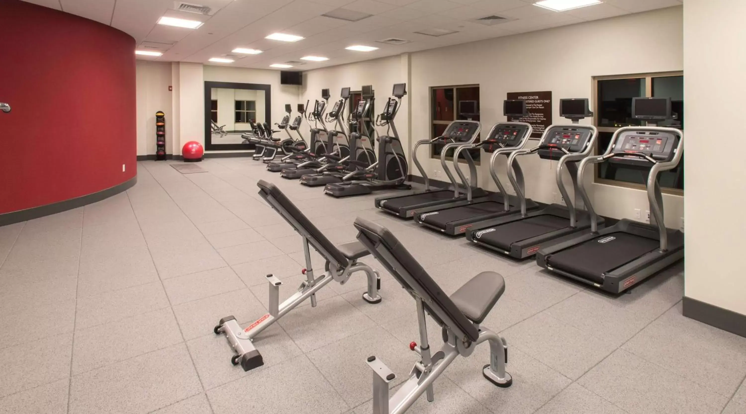 Fitness centre/facilities, Fitness Center/Facilities in Hilton Garden Inn Charleston Waterfront/Downtown