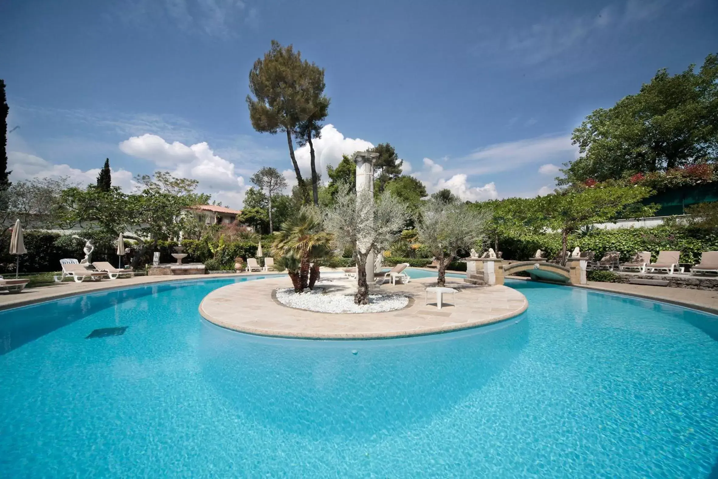 Swimming Pool in Hotel Les Messugues