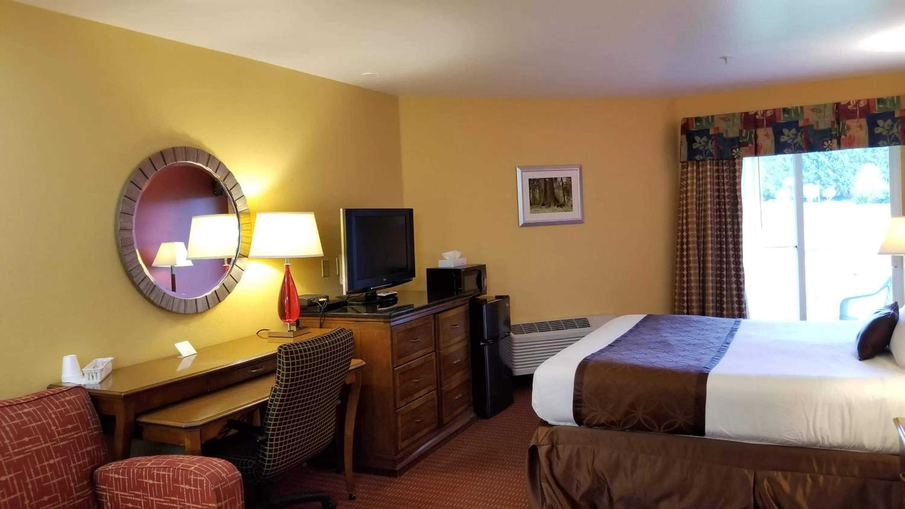 Photo of the whole room, Bed in Dew Drop Inn