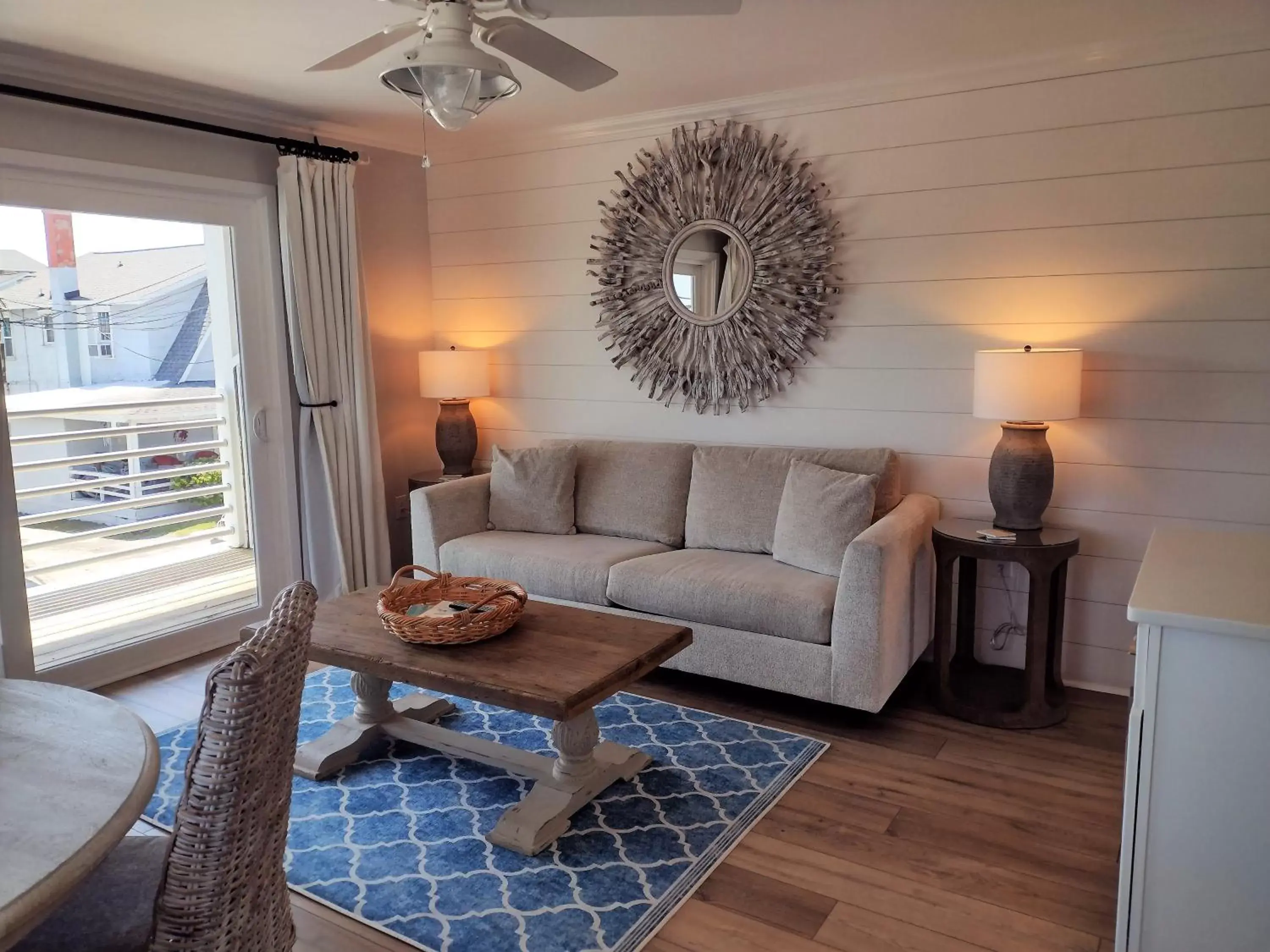 Living room, Seating Area in Sandpeddler Inn and Suites