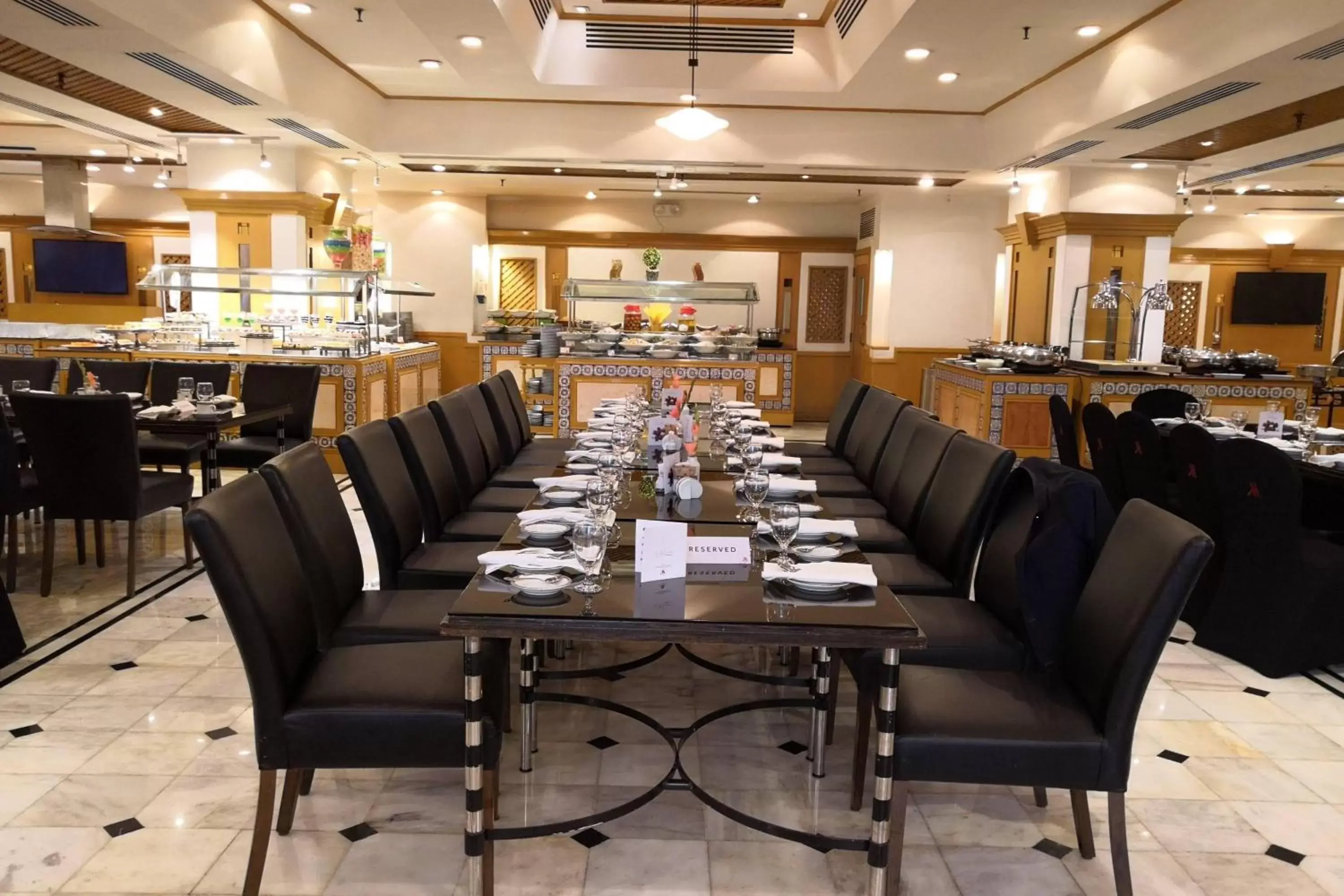 Restaurant/Places to Eat in Karachi Marriott Hotel