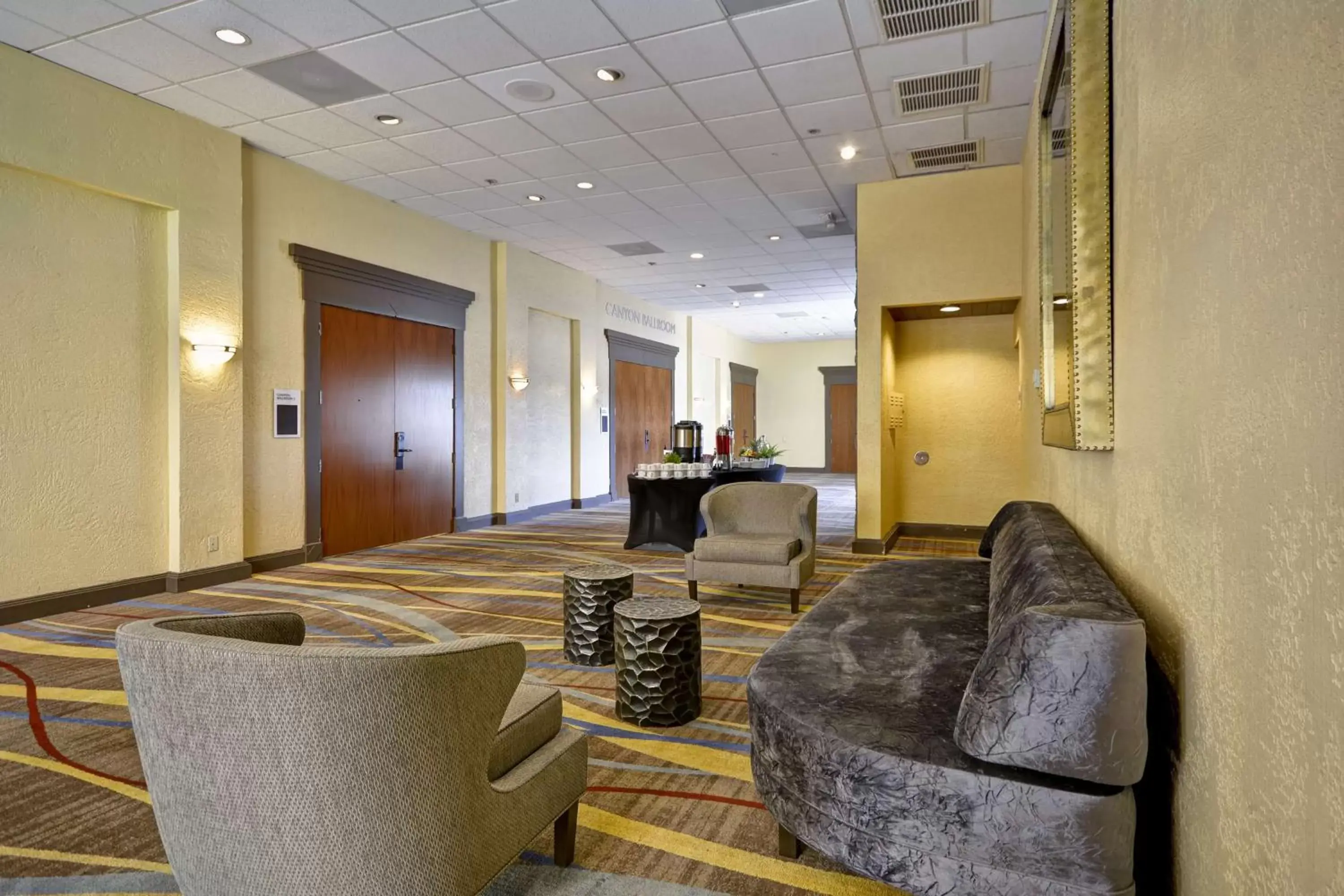 Lobby or reception in DoubleTree by Hilton Phoenix North