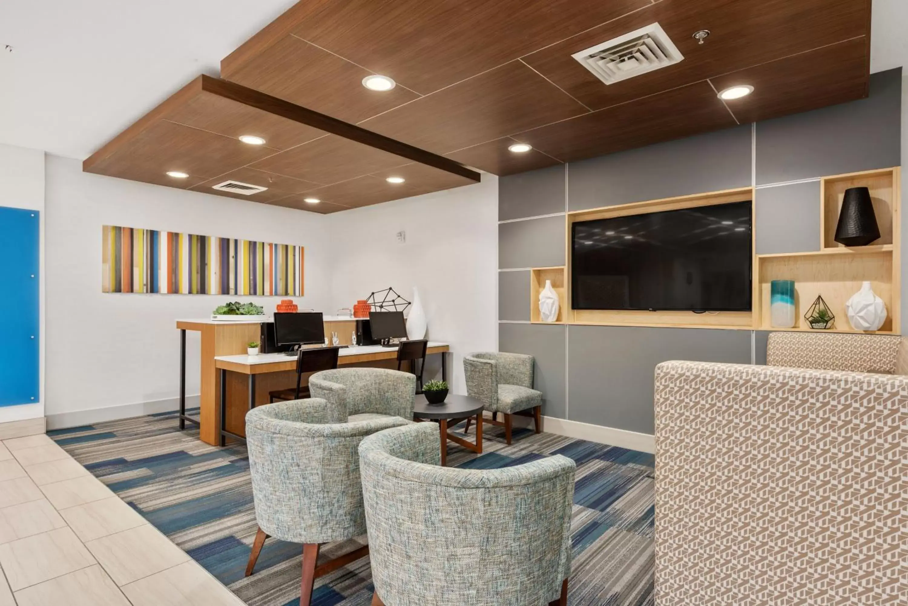 Property building, Lounge/Bar in Holiday Inn Express West Valley City, an IHG Hotel