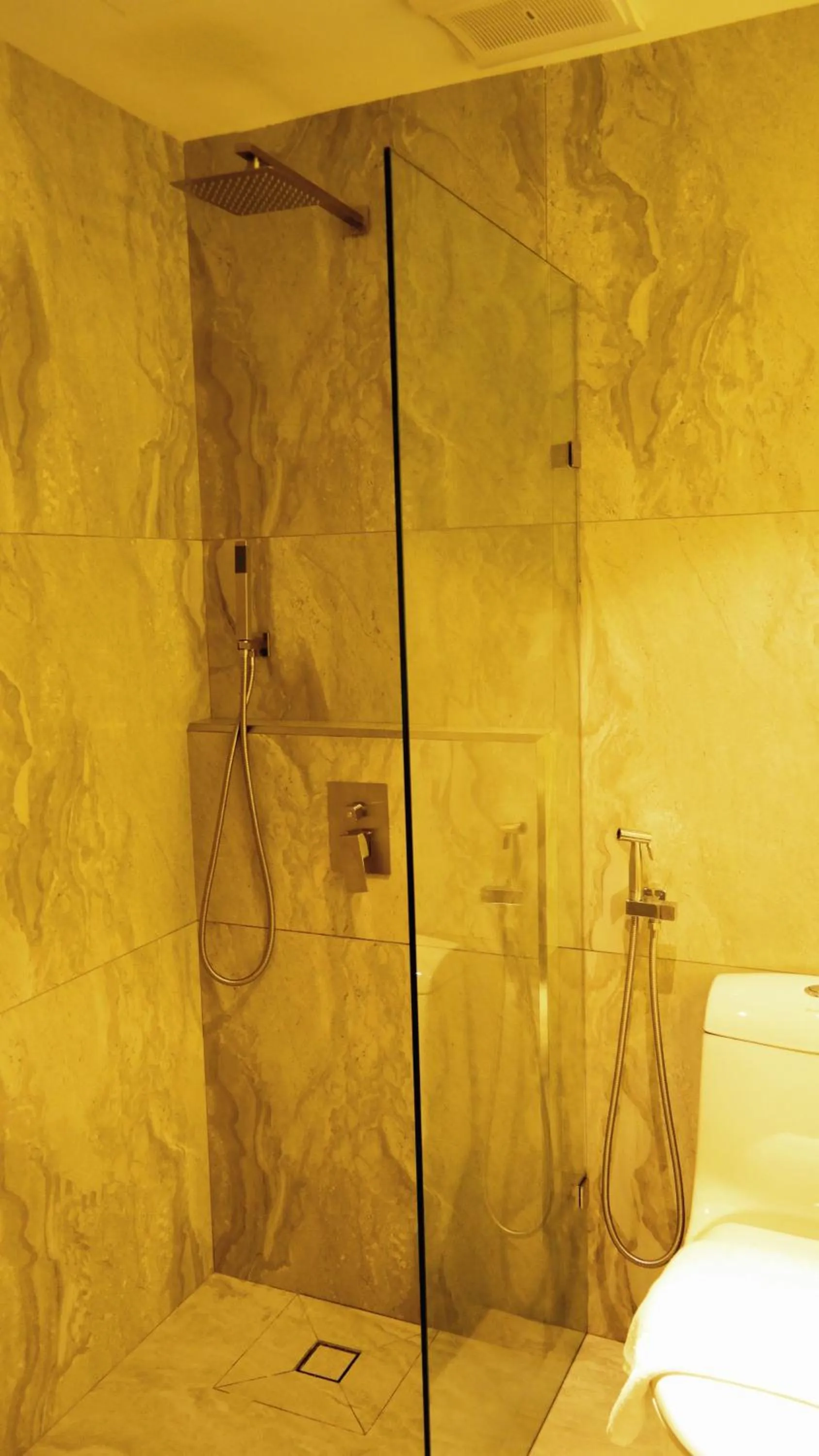 Shower in Hotel Legend Boutique