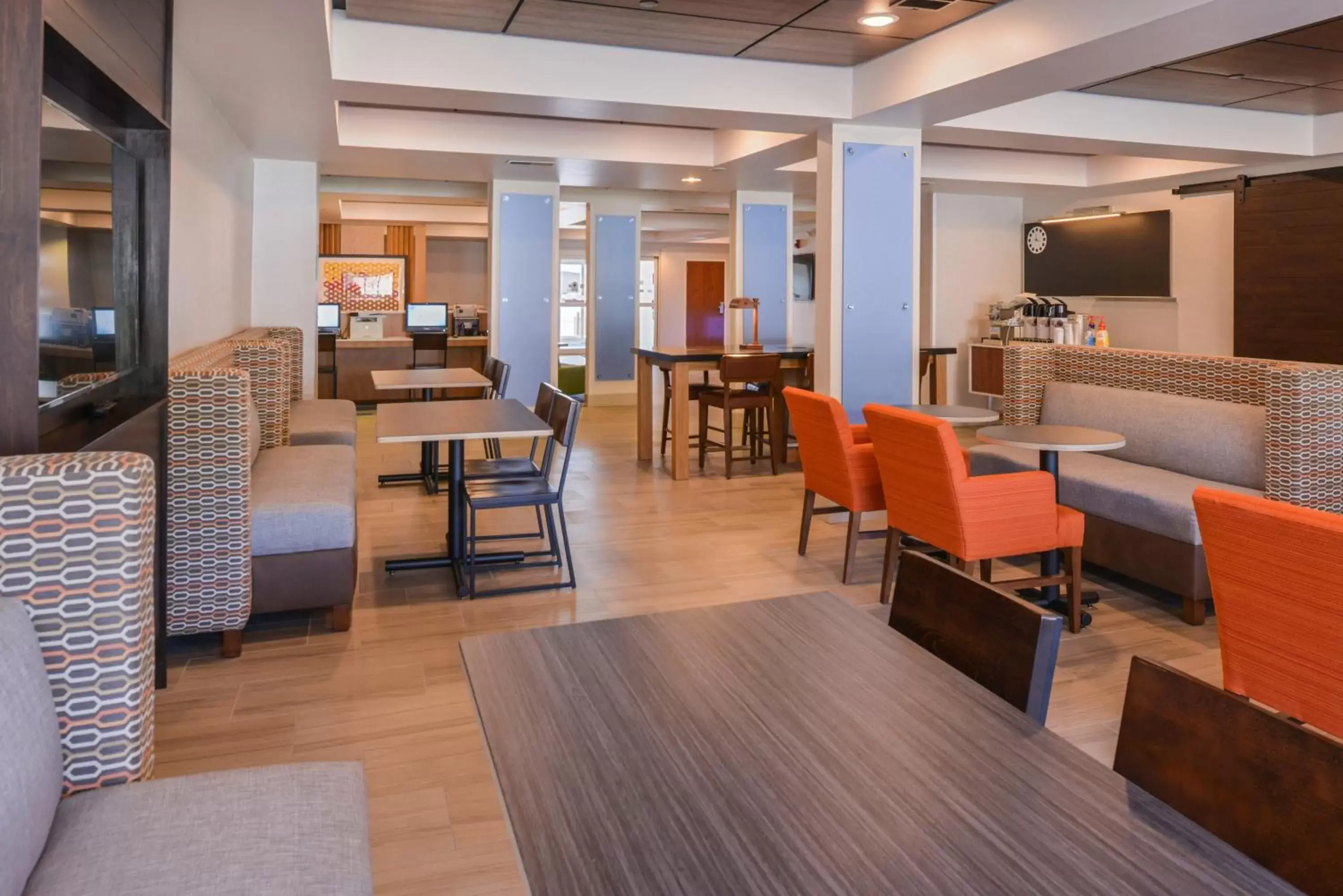 Breakfast, Restaurant/Places to Eat in Holiday Inn Express Hotel & Suites Urbana-Champaign-U of I Area, an IHG Hotel