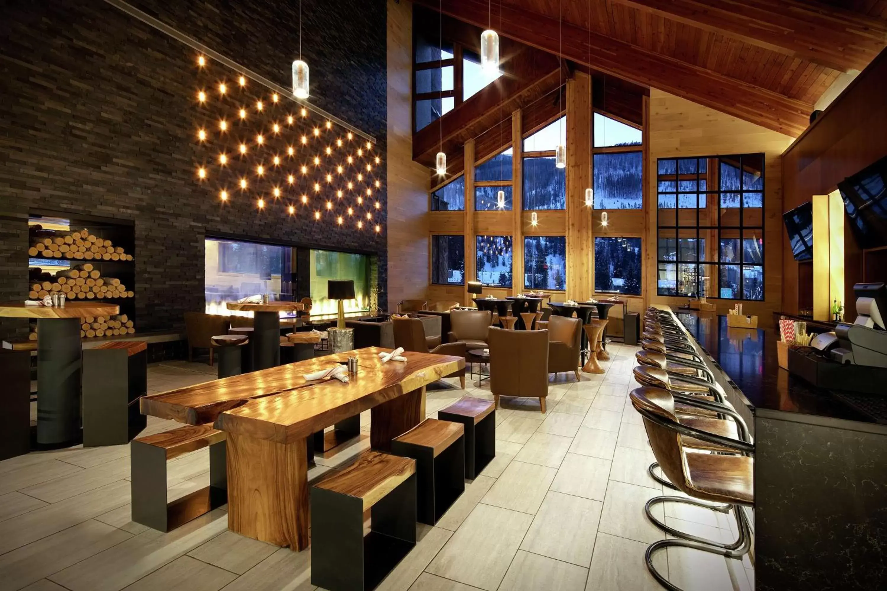 Lounge or bar, Restaurant/Places to Eat in Highline Vail - a DoubleTree by Hilton