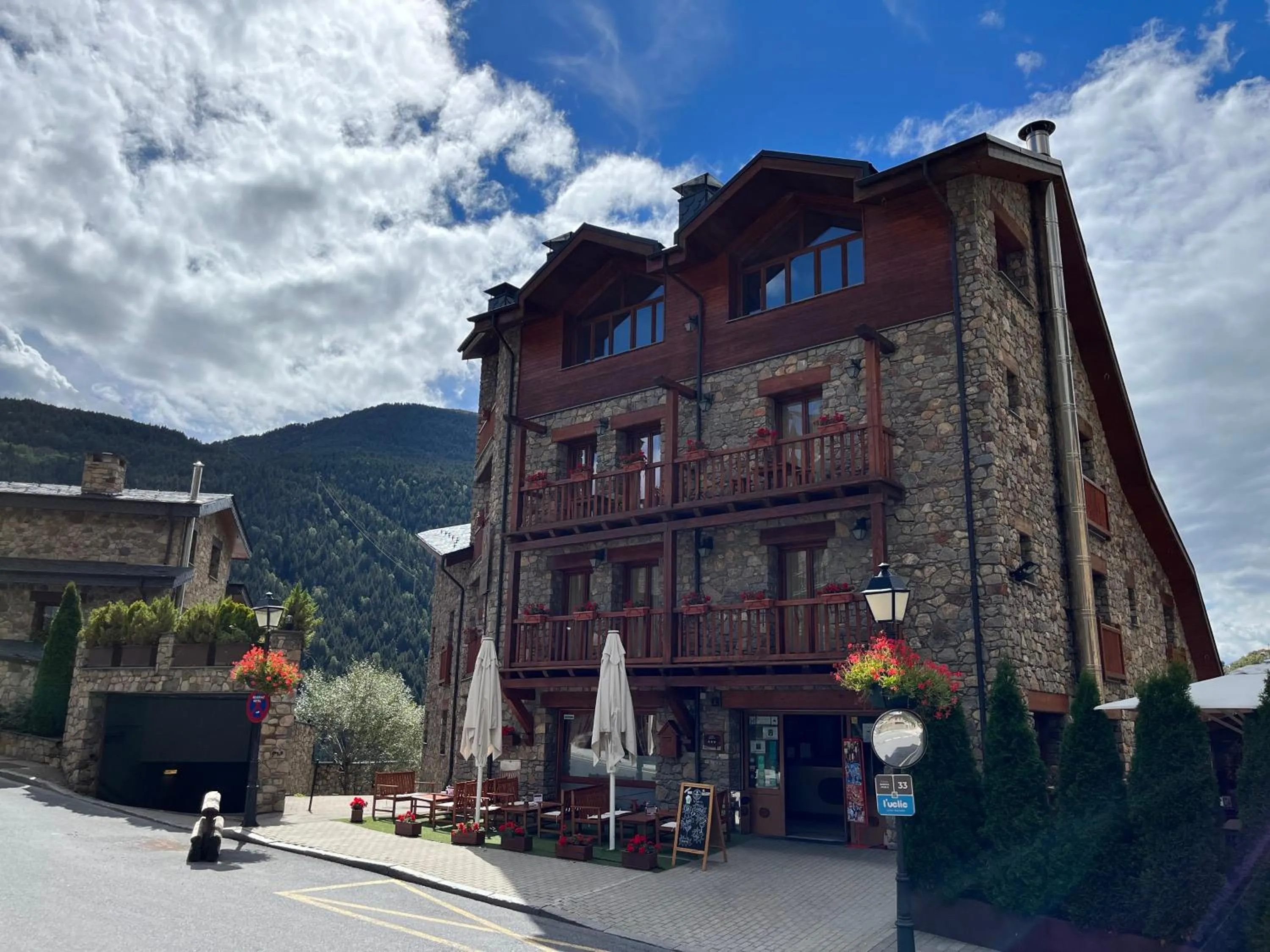 Property Building in Wuau! Hotel Segle XX