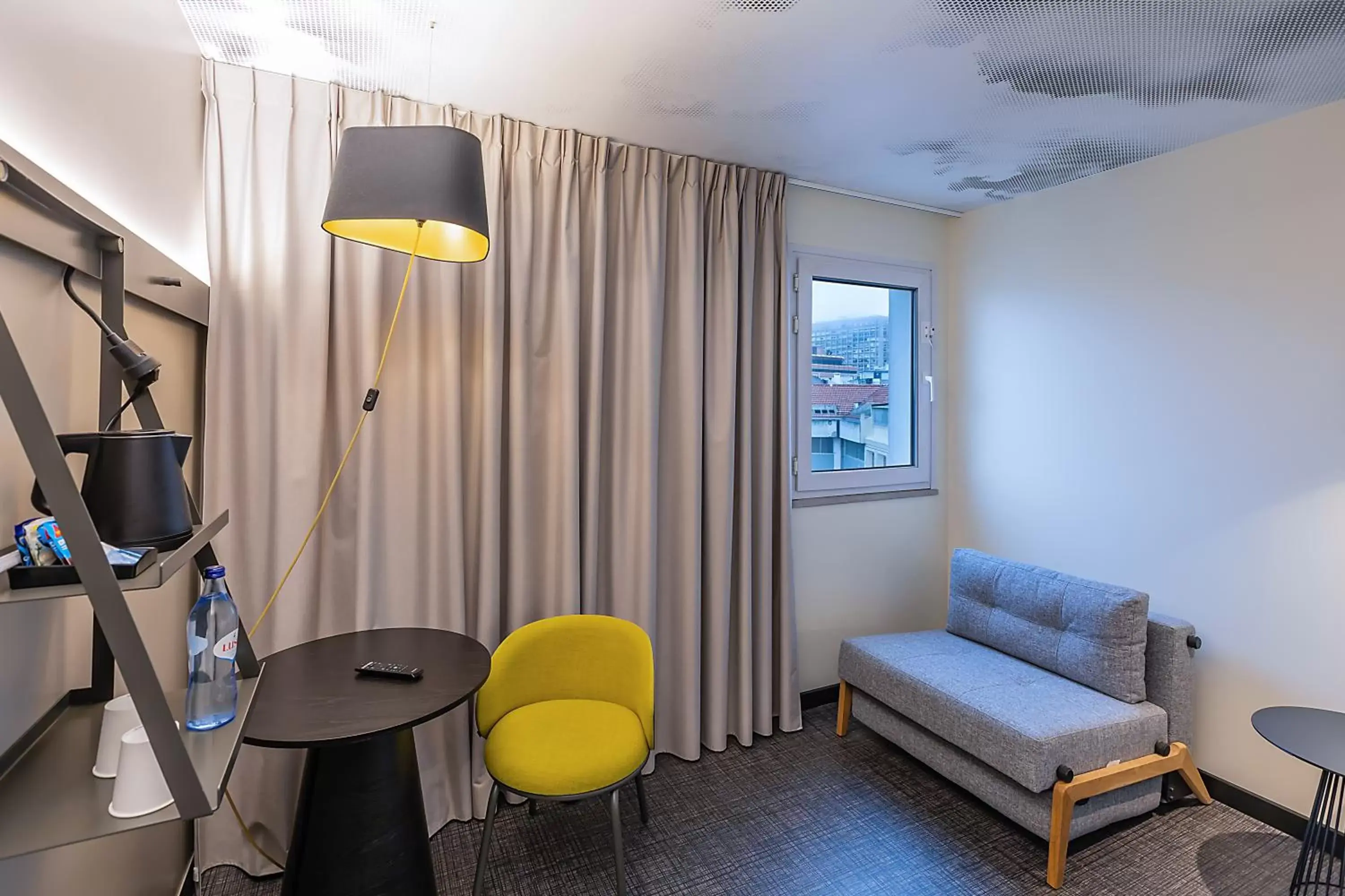Bed, Seating Area in Hotel ibis Lisboa Saldanha