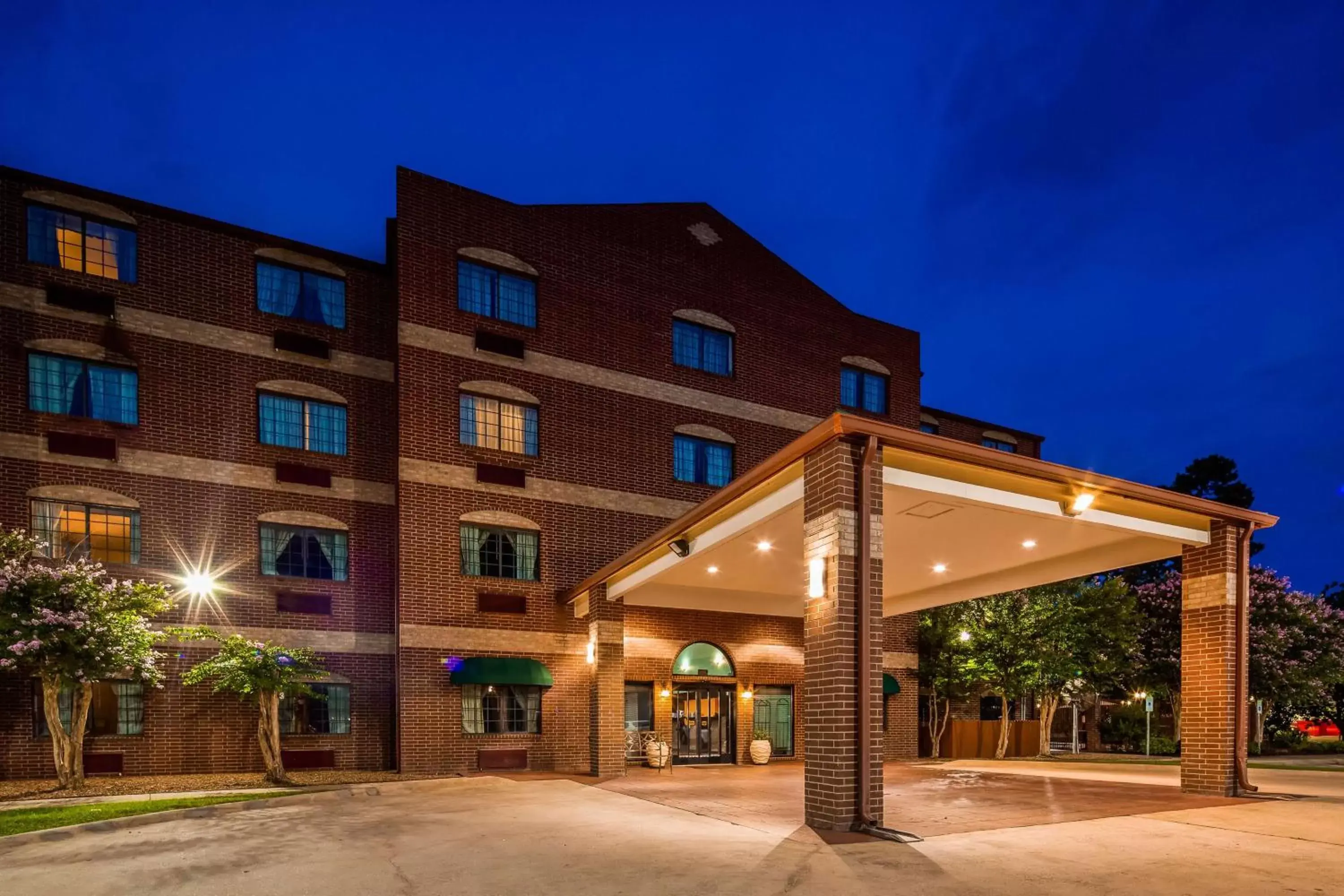 Property Building in Best Western Plus The Woodlands