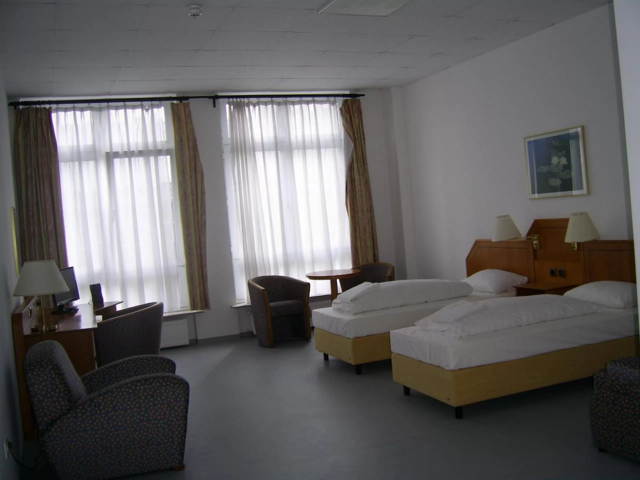 Photo of the whole room, Bed in Willy Hotel Frankfurt