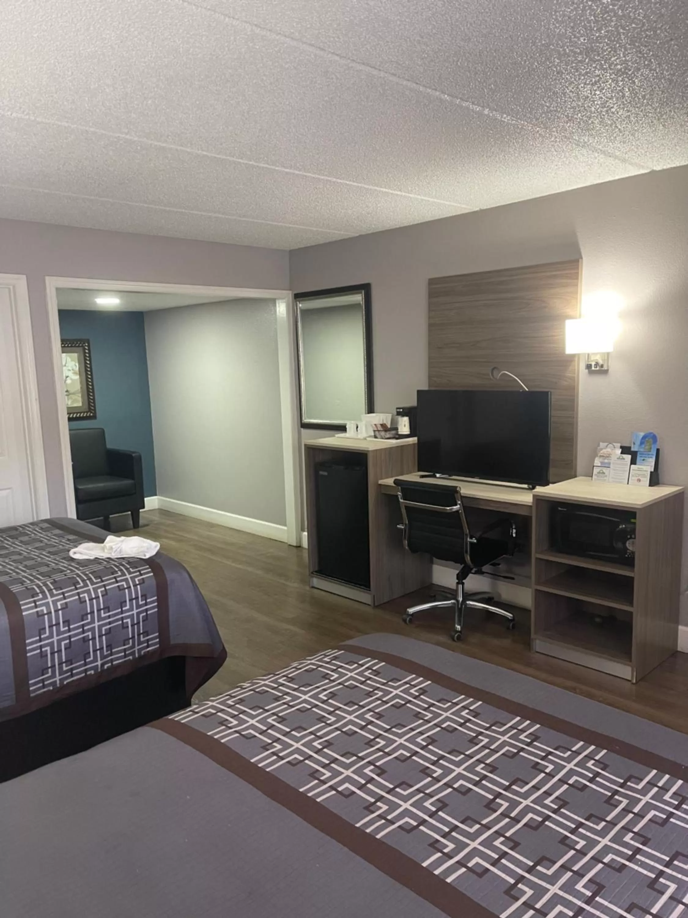 hair dresser in Blue Spring Inn Orange City