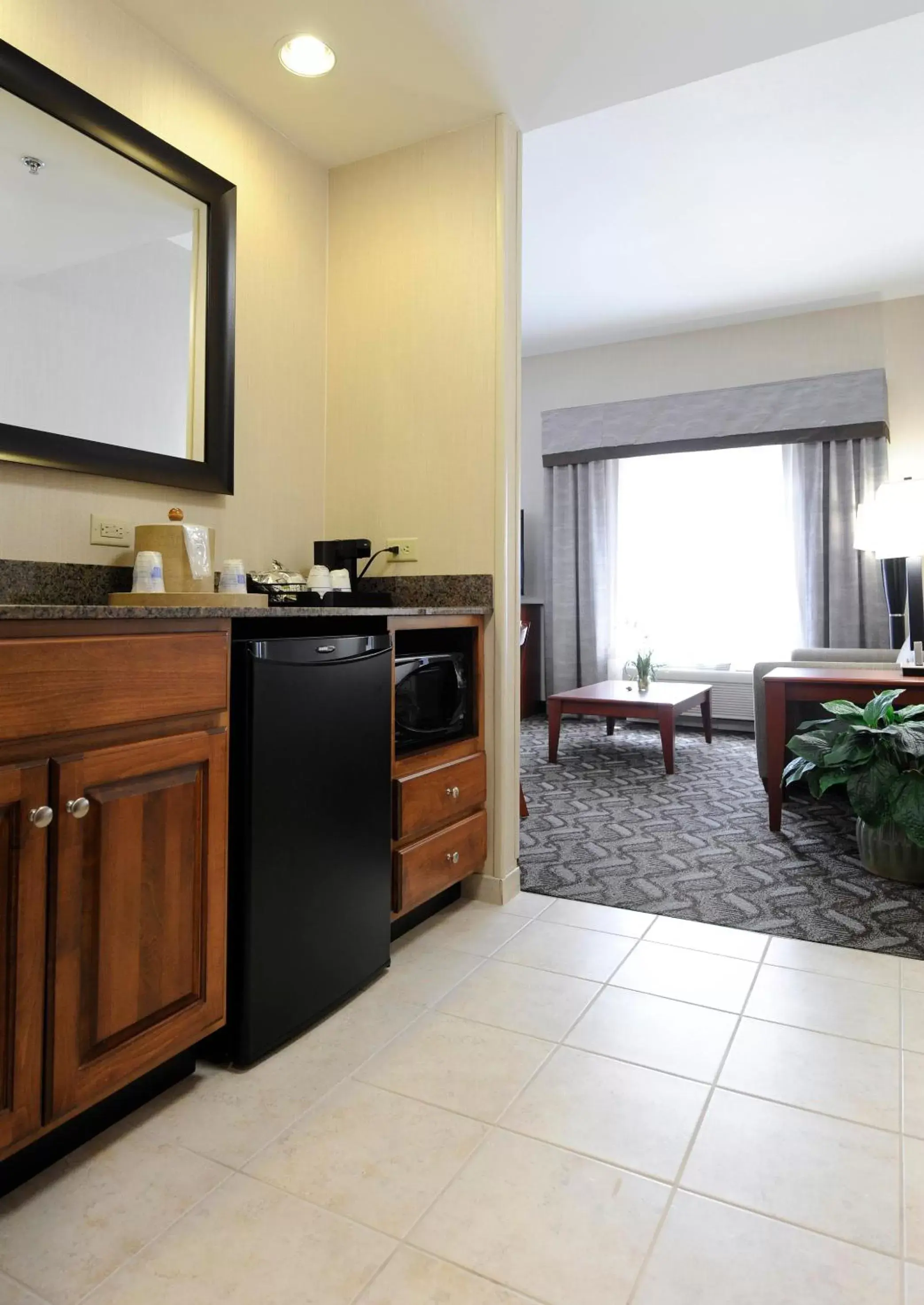 Bedroom, Kitchen/Kitchenette in Hampton Inn & Suites Craig, CO