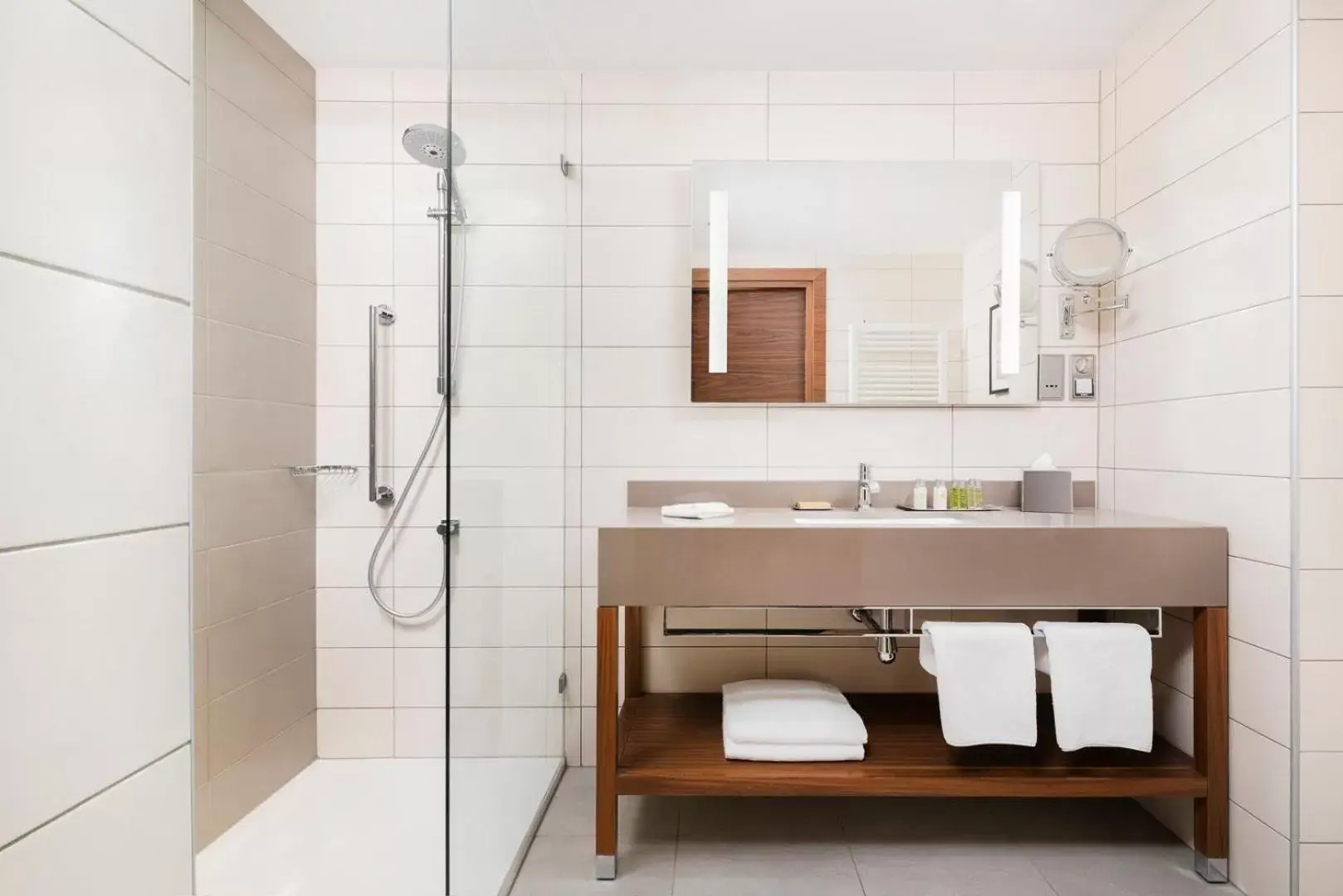 Shower, Bathroom in DoubleTree by Hilton Krakow Hotel & Convention Center