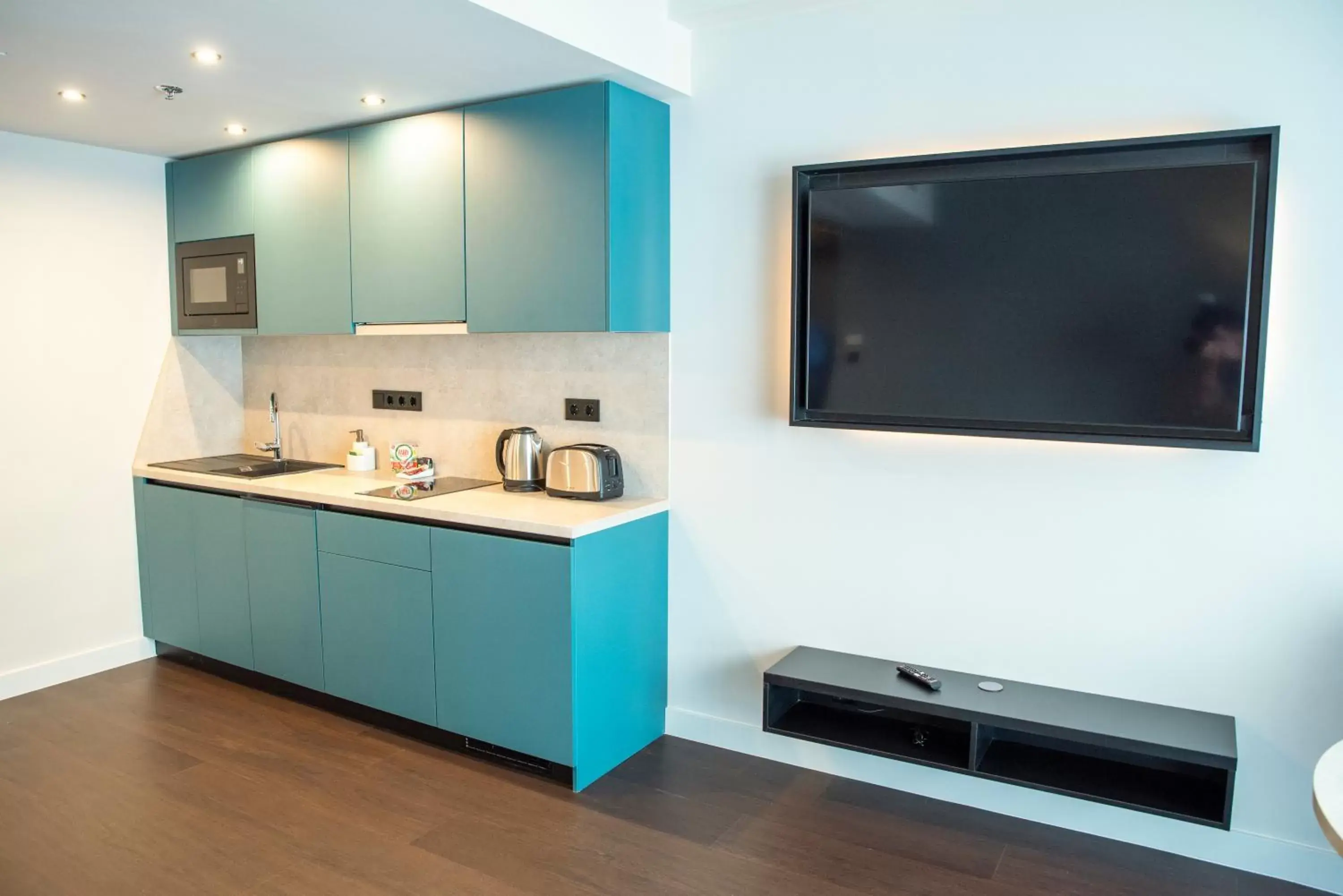 TV and multimedia, Kitchen/Kitchenette in Escala Hotel & Suites