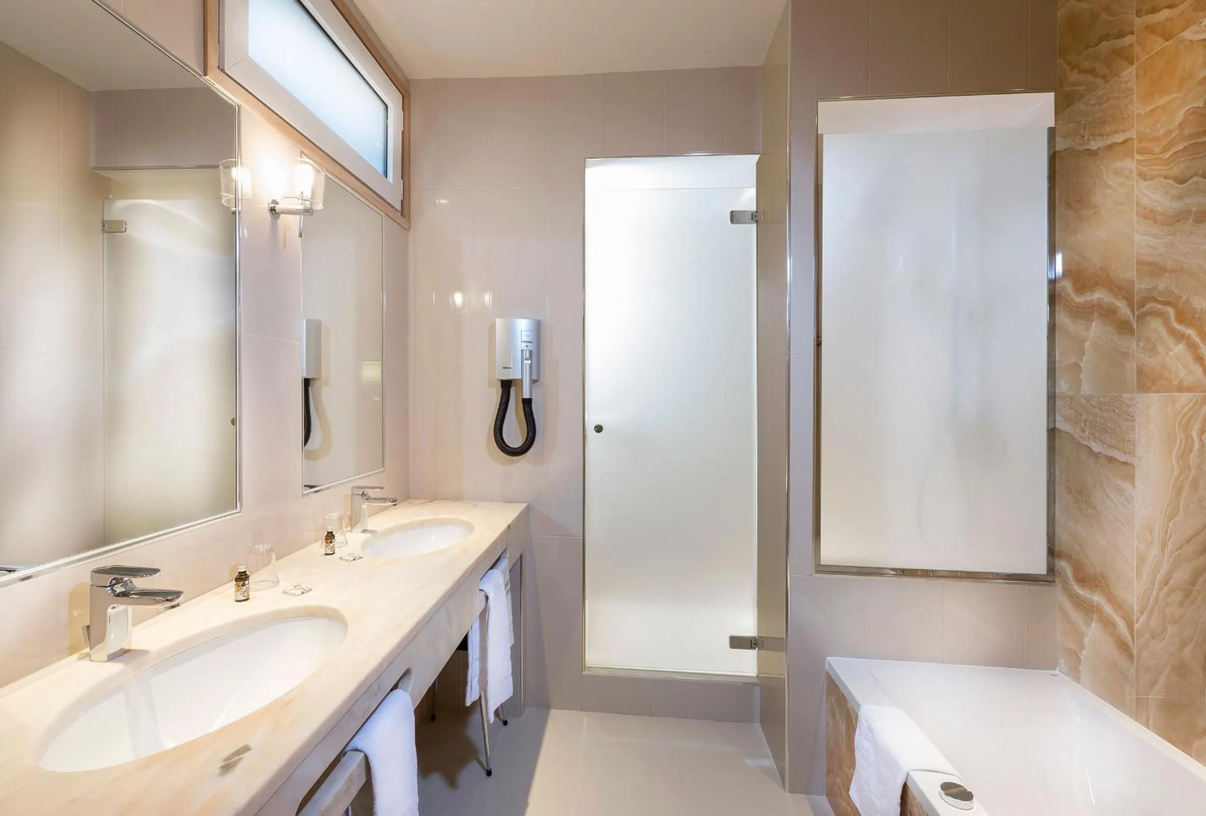 Bathroom in Hotel Concortel Paris