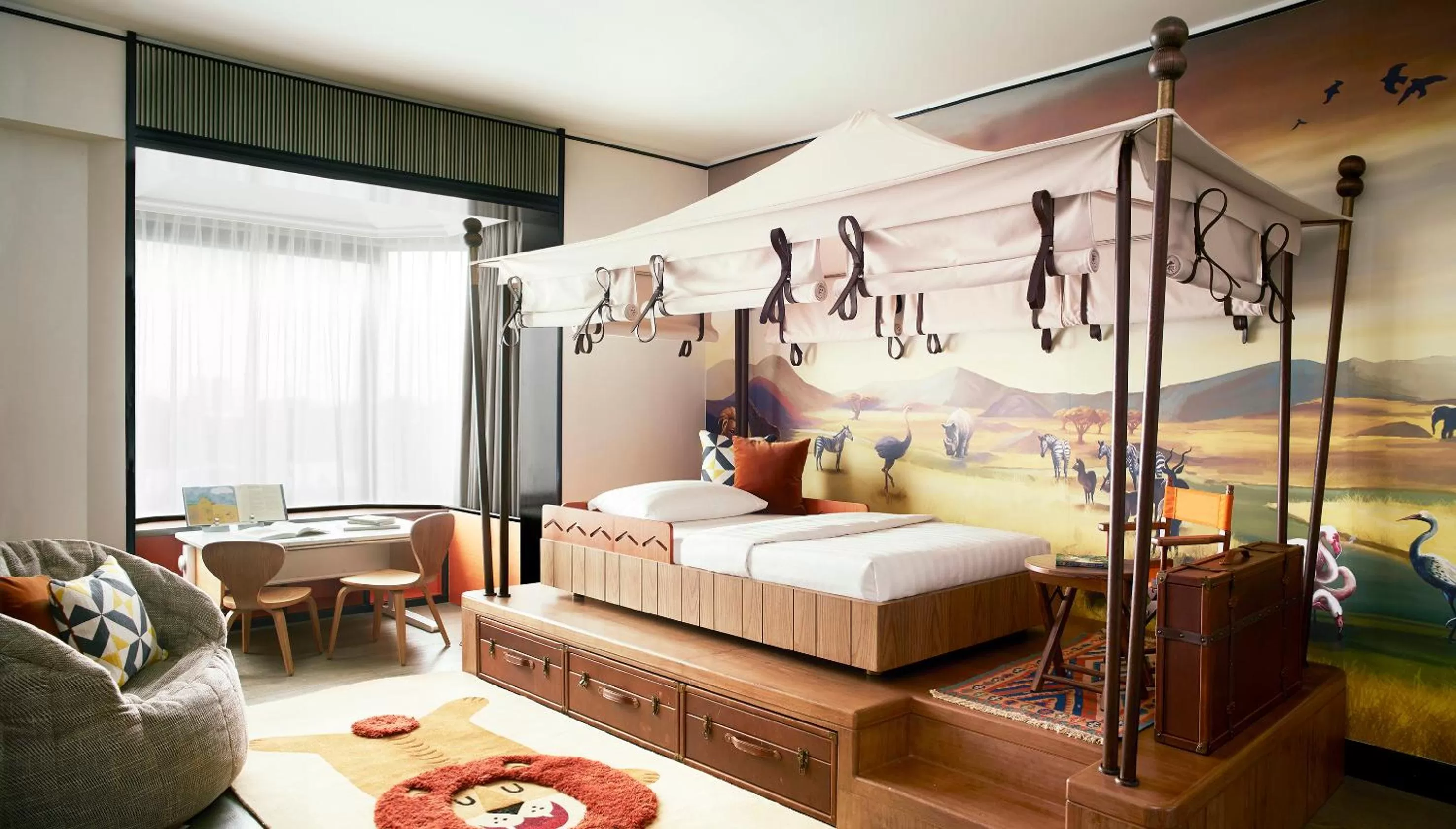 Bedroom, Bed in Shangri-La Singapore