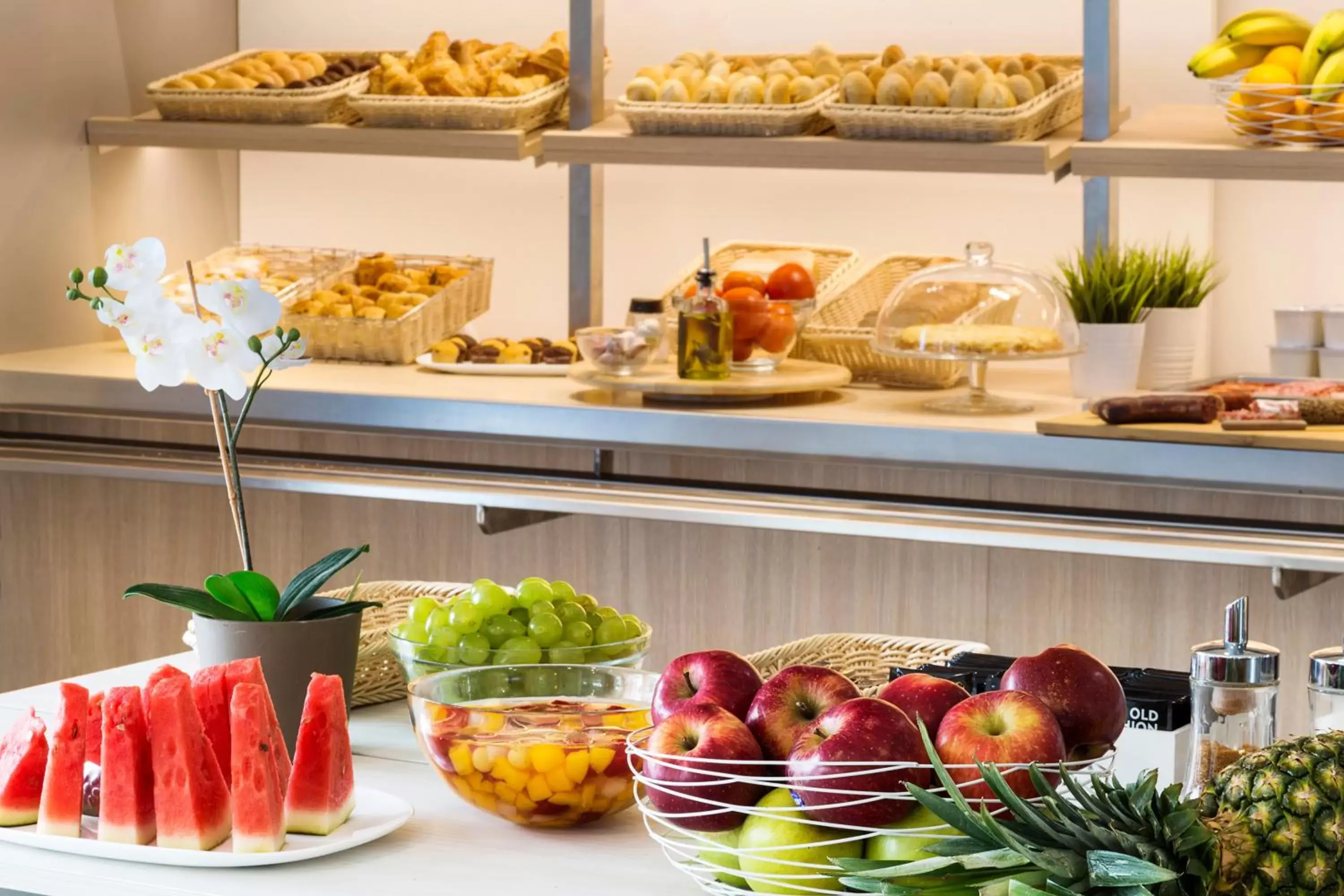 Continental breakfast, Food in B&B HOTEL Girona 2