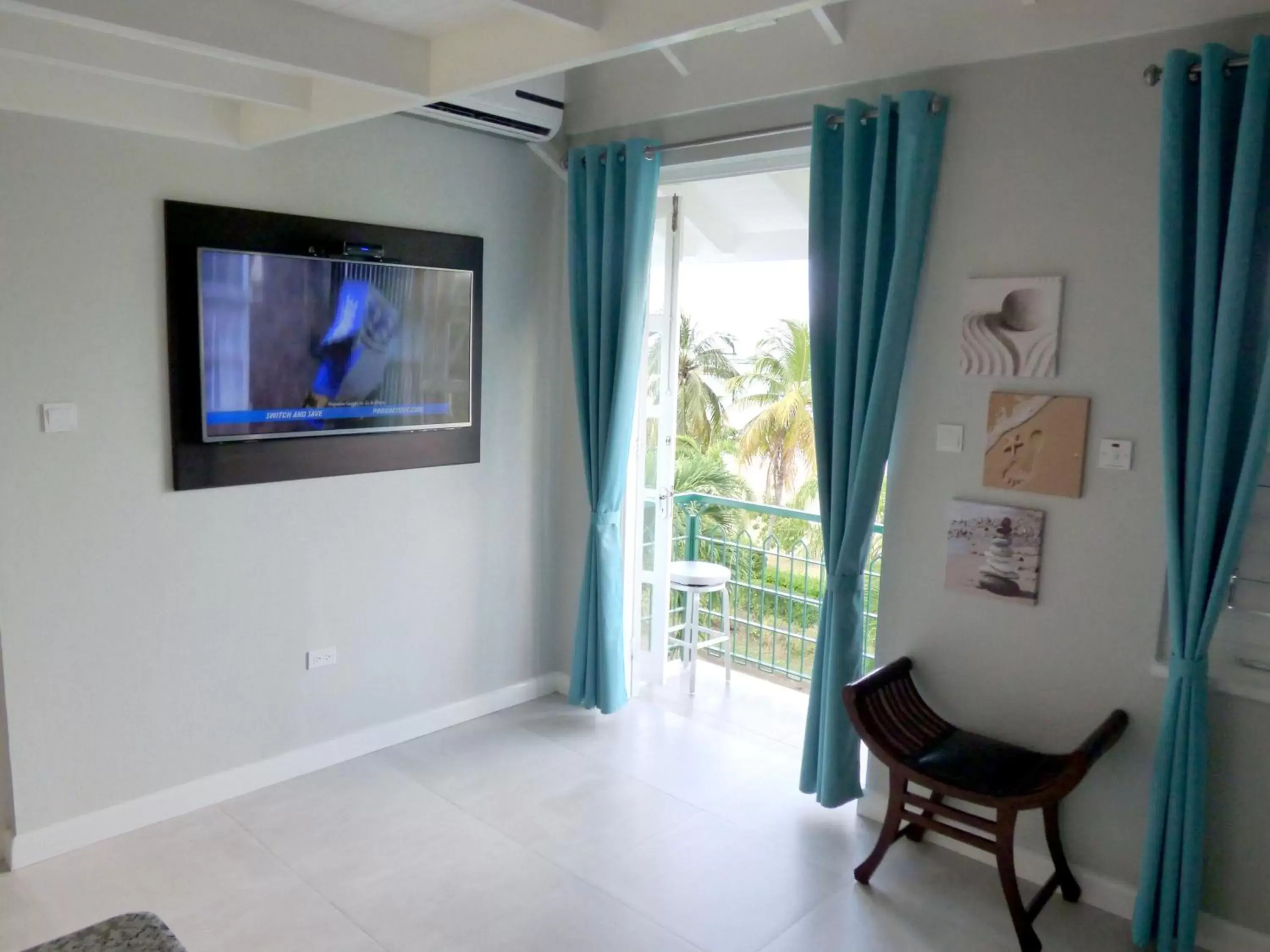 TV and multimedia, TV/Entertainment Center in Beach Two Bedroom Loft Suite E29