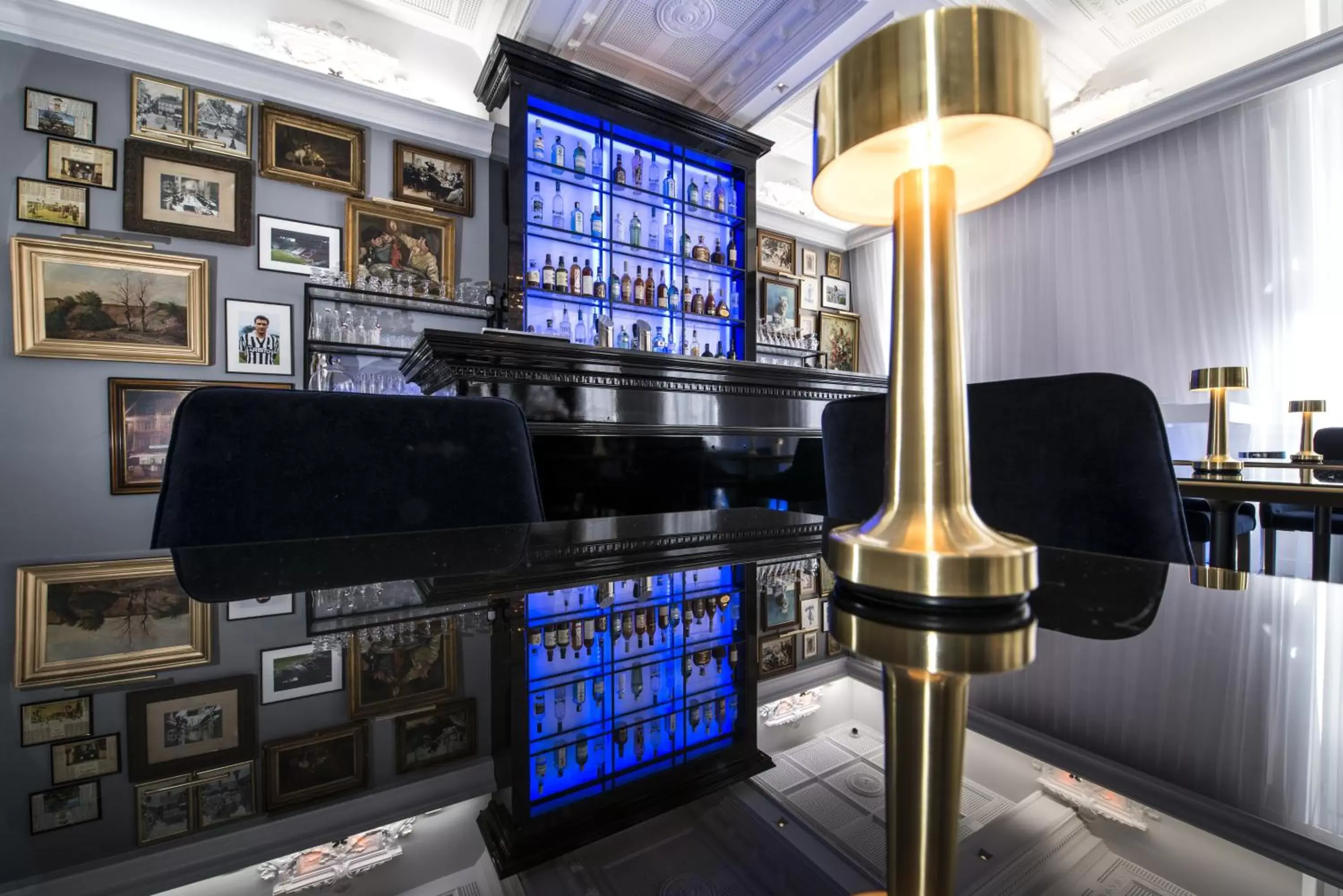 Lounge or bar, TV/Entertainment Center in Vertigo, a Member of Design Hotels