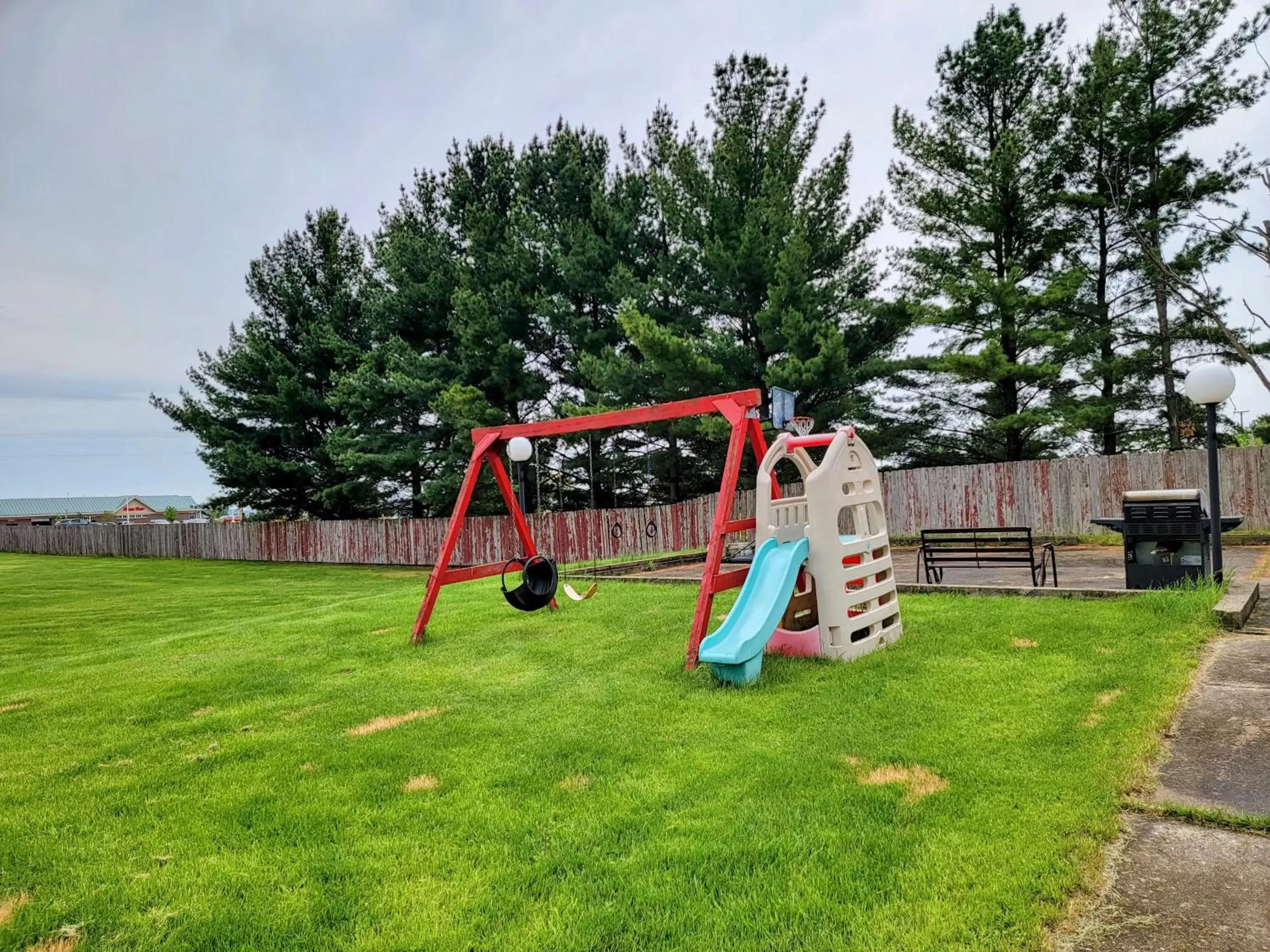 Children play ground, Children's Play Area in Skyview Motel - Prairie du Sac