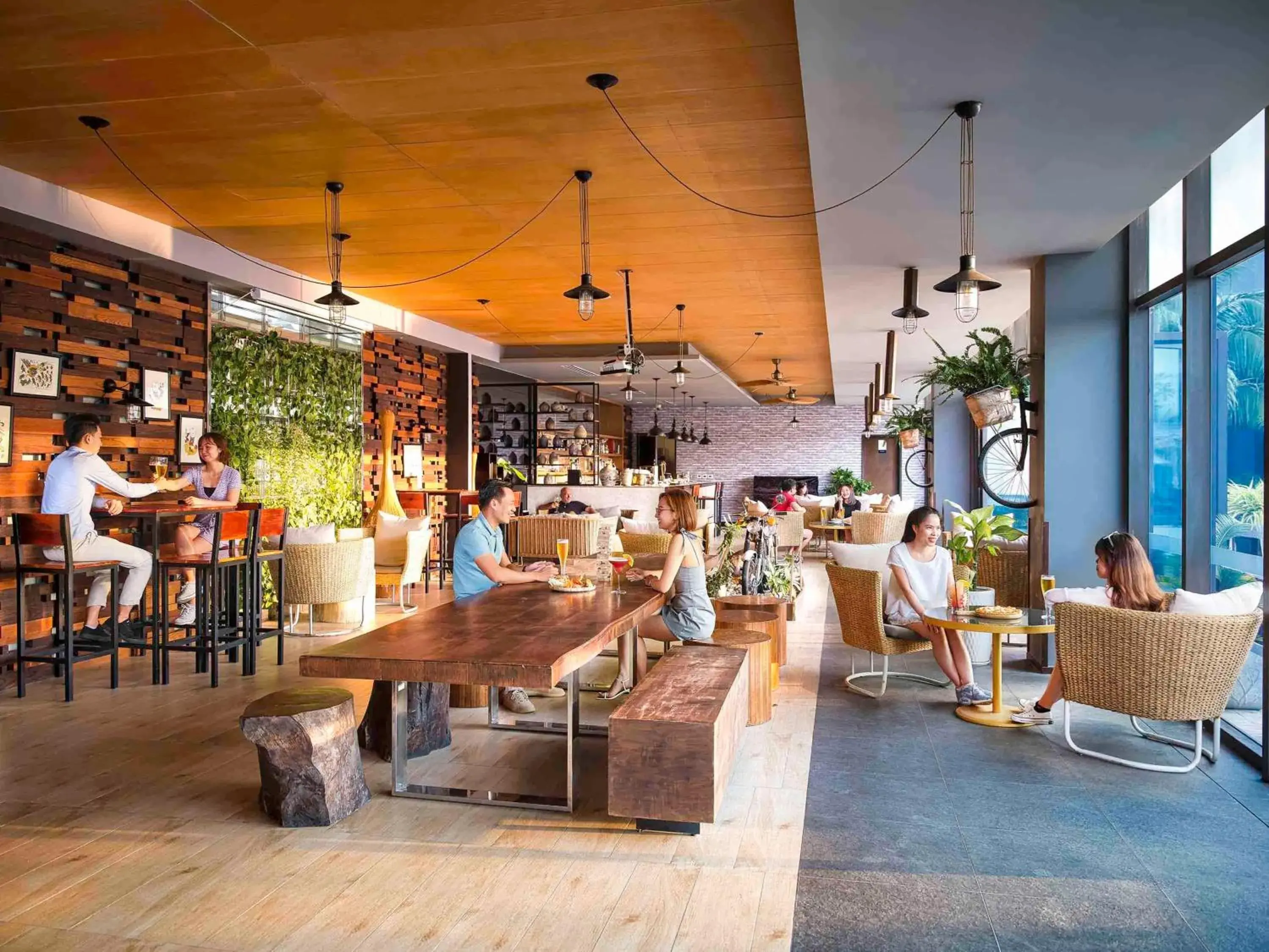 Lounge or bar in Novotel Phu Quoc Resort