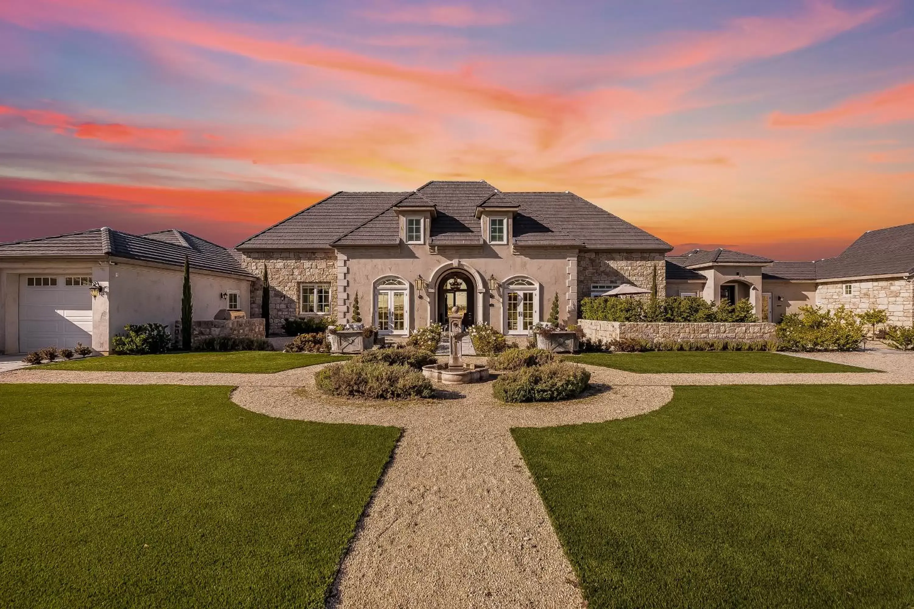 Property Building in Domaine Chardonnay