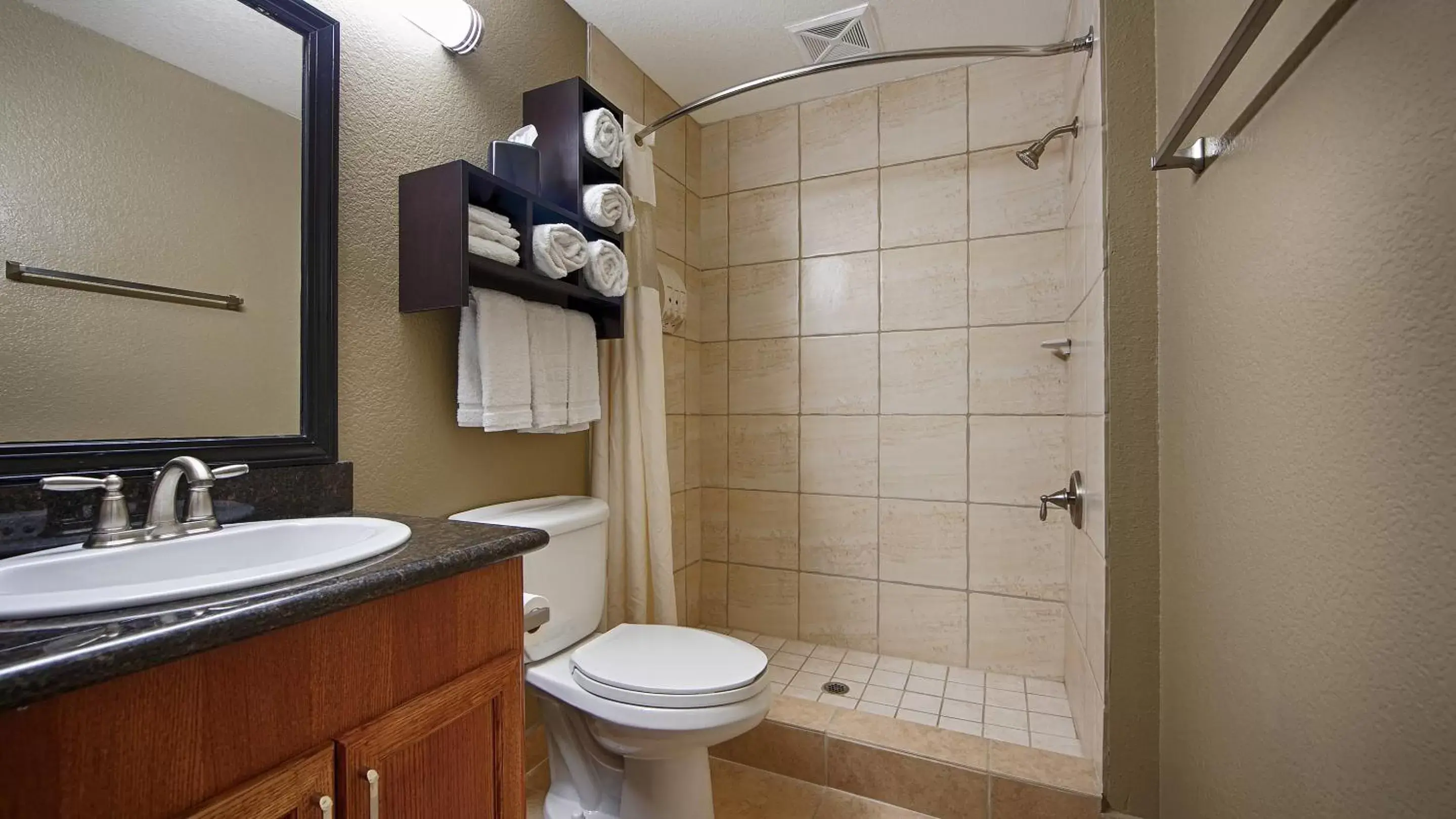 Bathroom in Best Western California City Inn & Suites