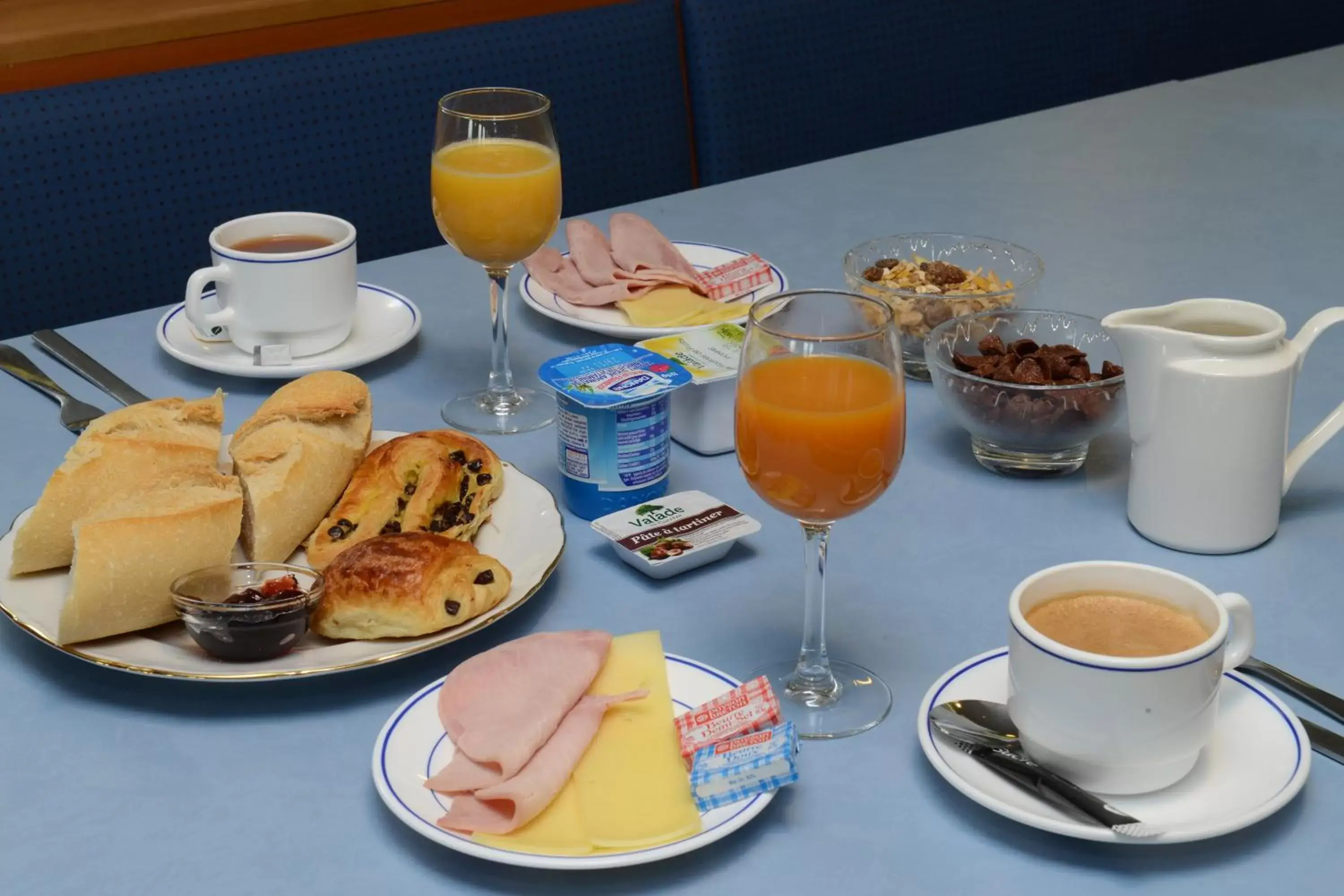 Food, Breakfast in B&B HOTEL Amneville-les-Thermes