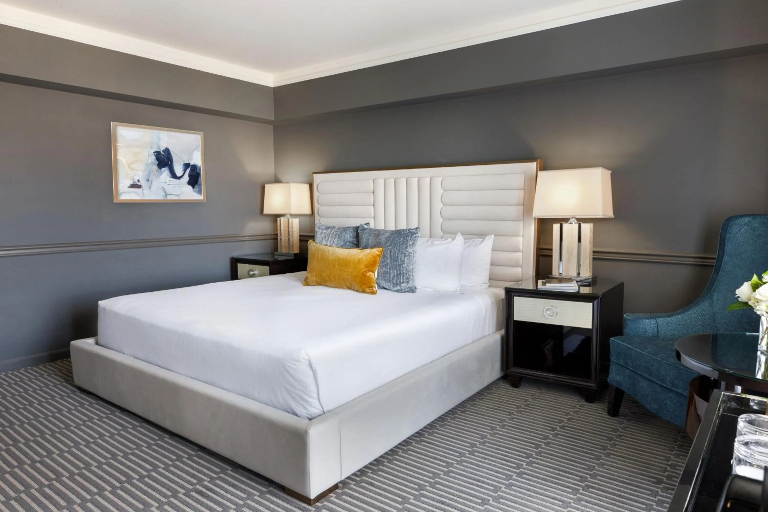 Photo of the whole room, Bed in Ambassador Hotel Tulsa, Autograph Collection