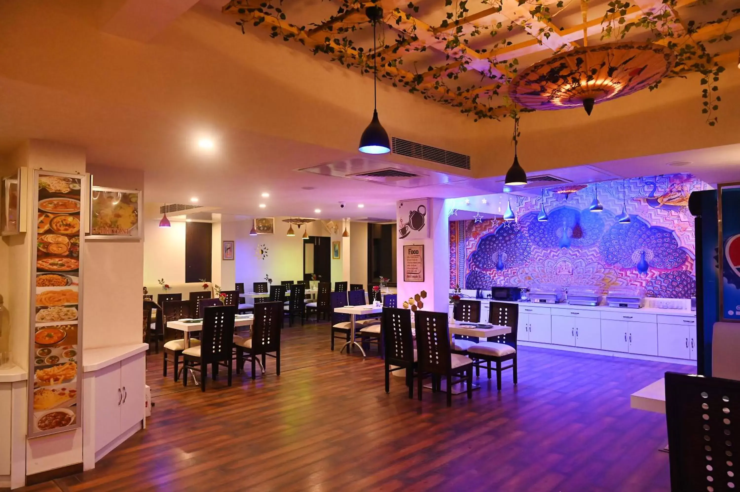 Restaurant/places to eat in Hotel Heritage Inn at Assi Ghat Restaurant/places to eat in Hotel Heritage Inn at Assi Ghat
