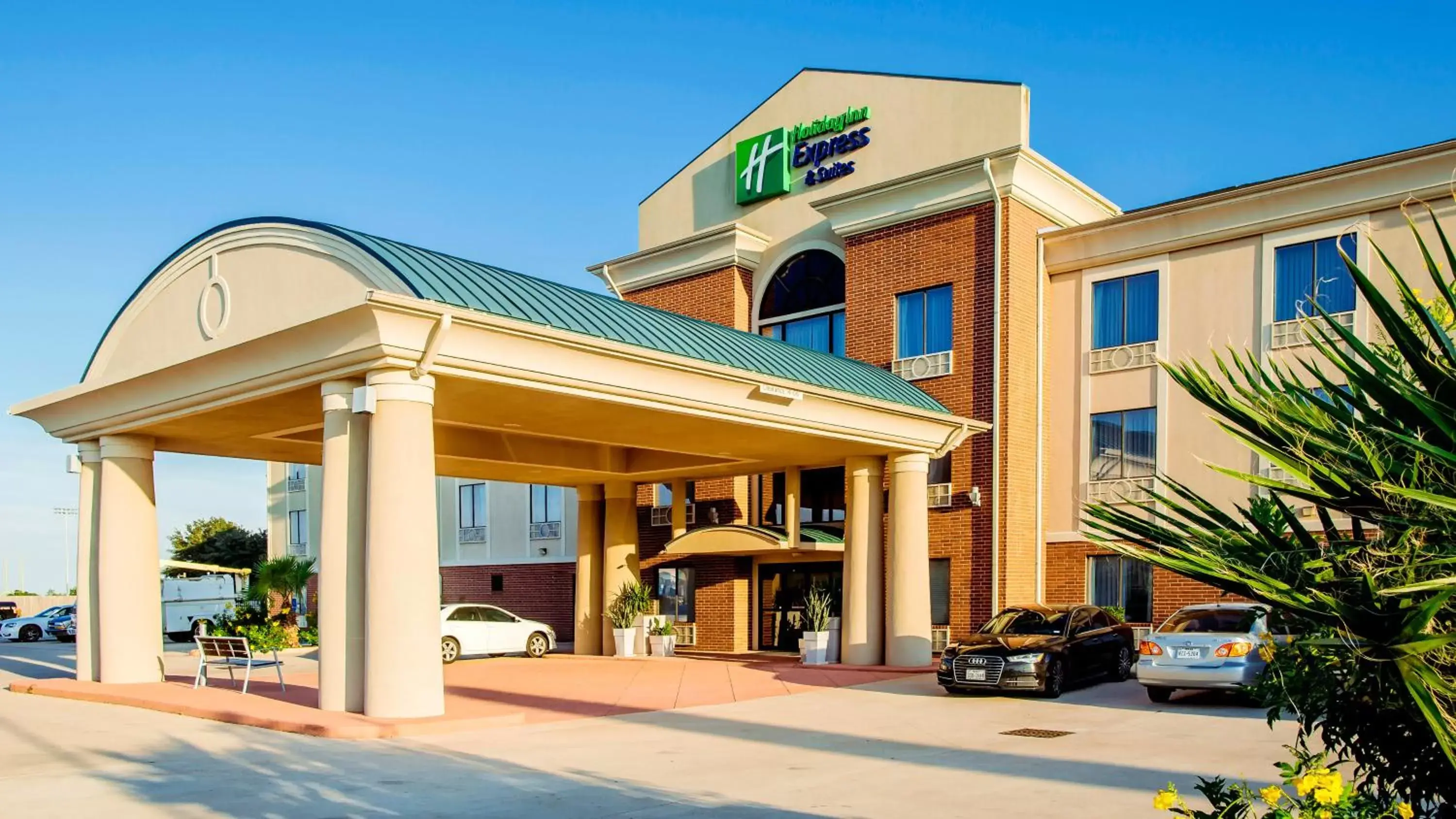 Property building in Holiday Inn Express Hotel & Suites Waller by IHG Property building in Holiday Inn Express Hotel & Suites Waller by IHG