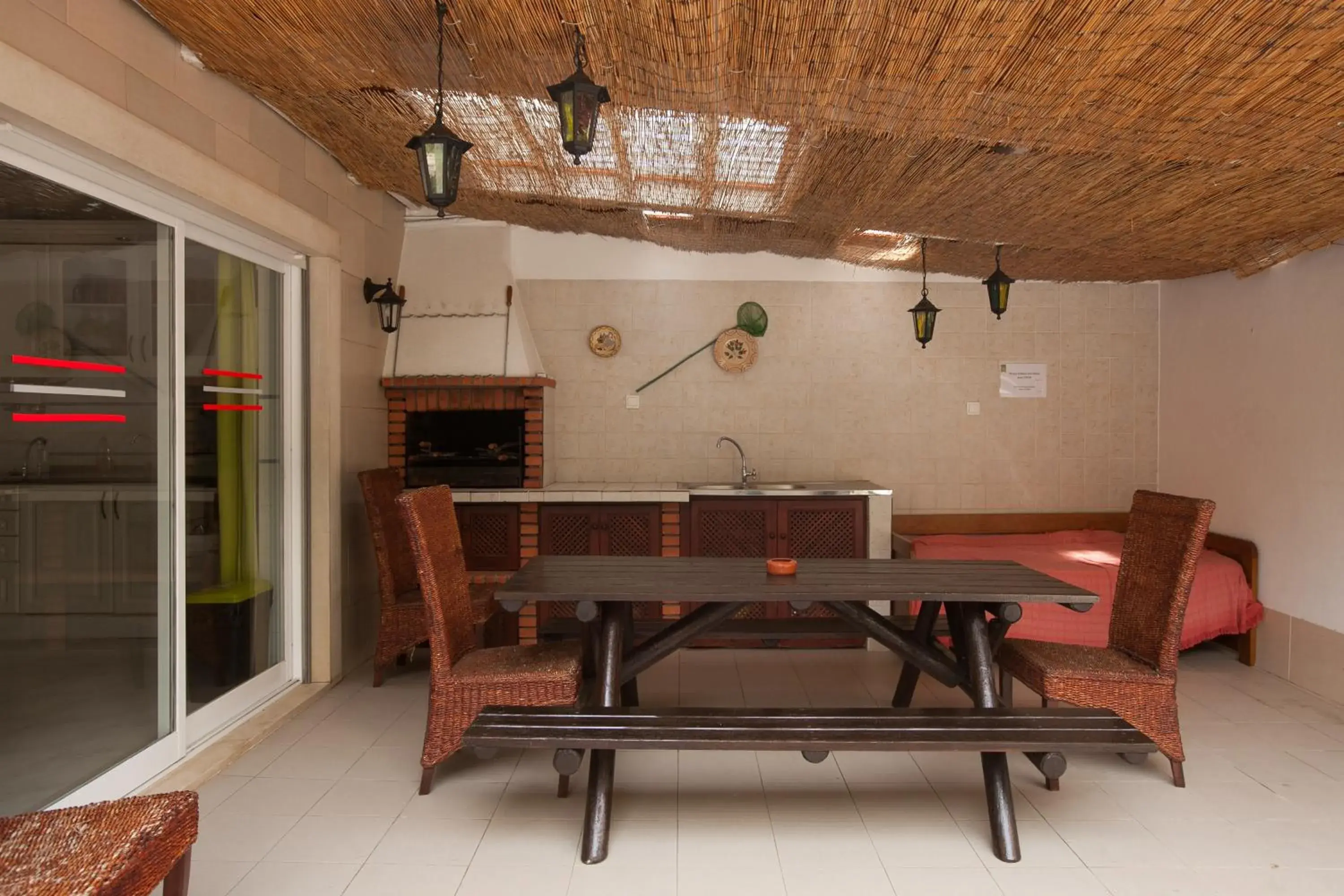 BBQ facilities, Dining Area in Ericeira Chill Hill Hostel & Private Rooms