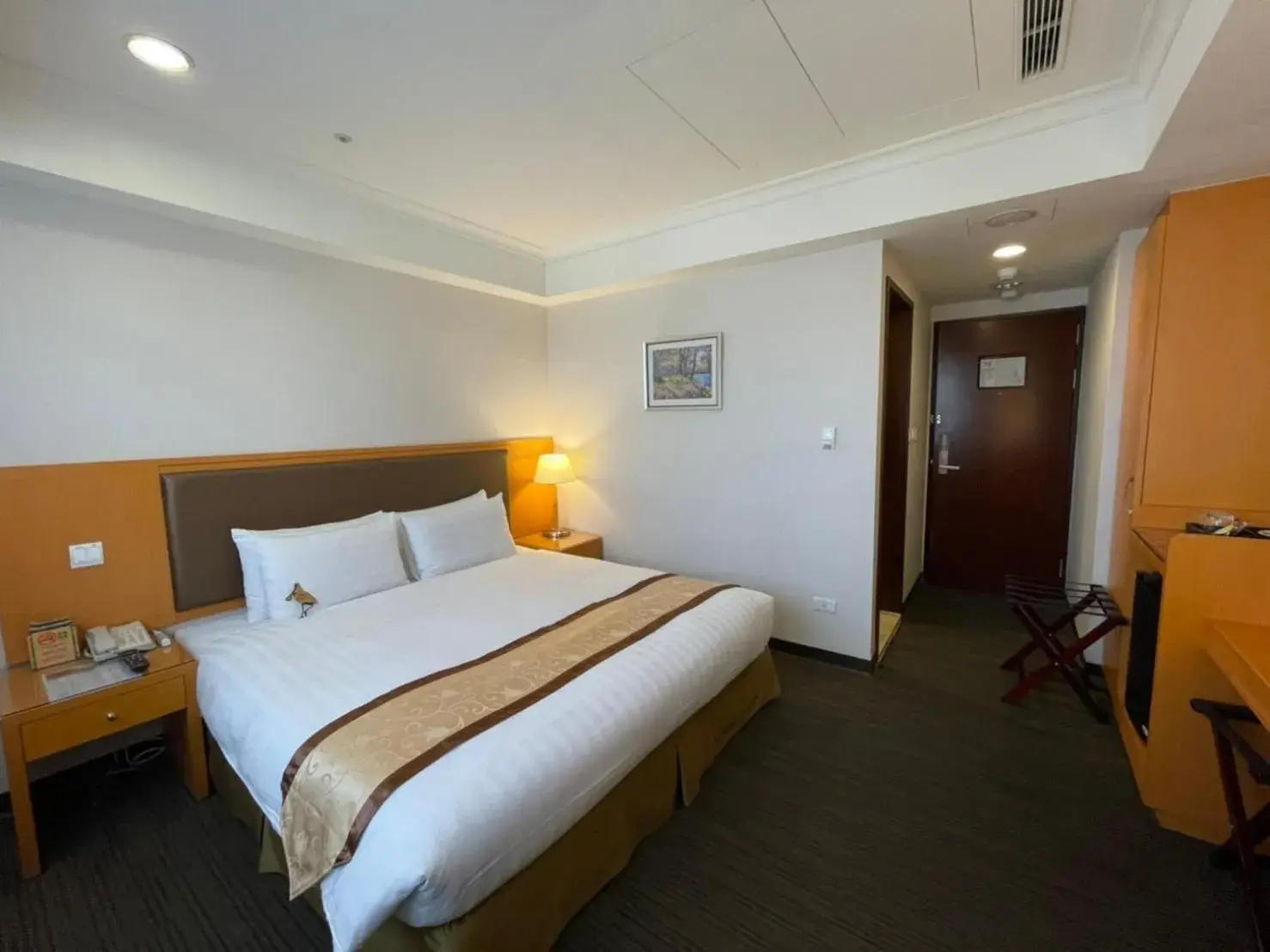 Bed in Fu Ward Hotel Tainan