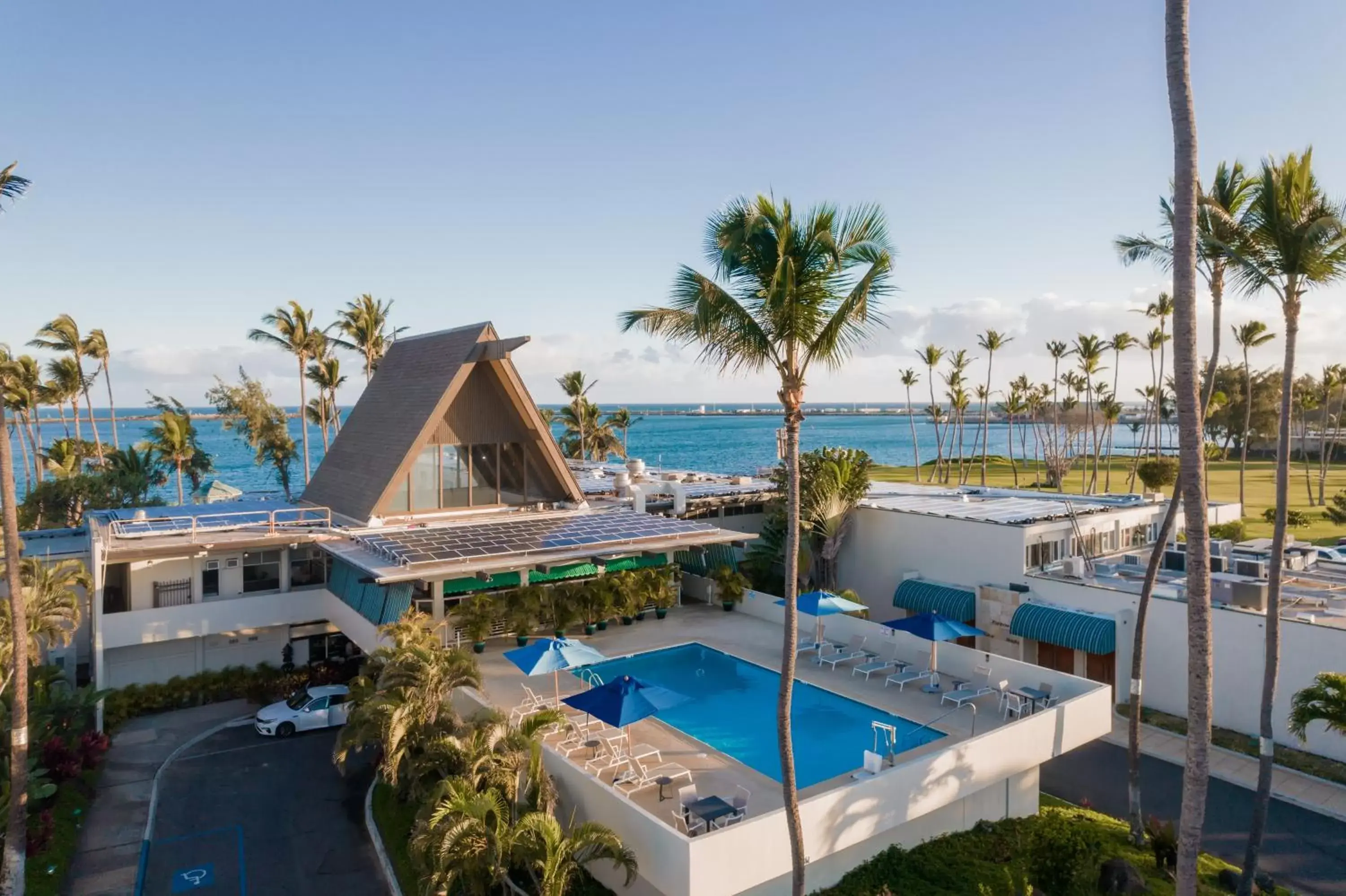 Facade/entrance, Pool View in Maui Beach Hotel