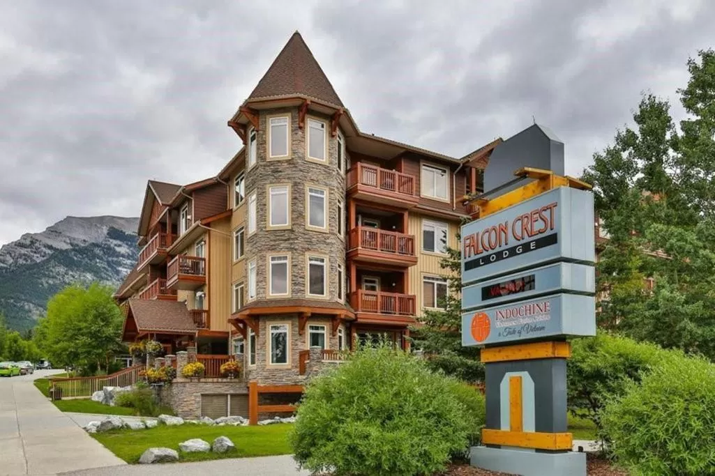 Property Building in B&B Falcon Crest Lodge 1BR 1Pullout