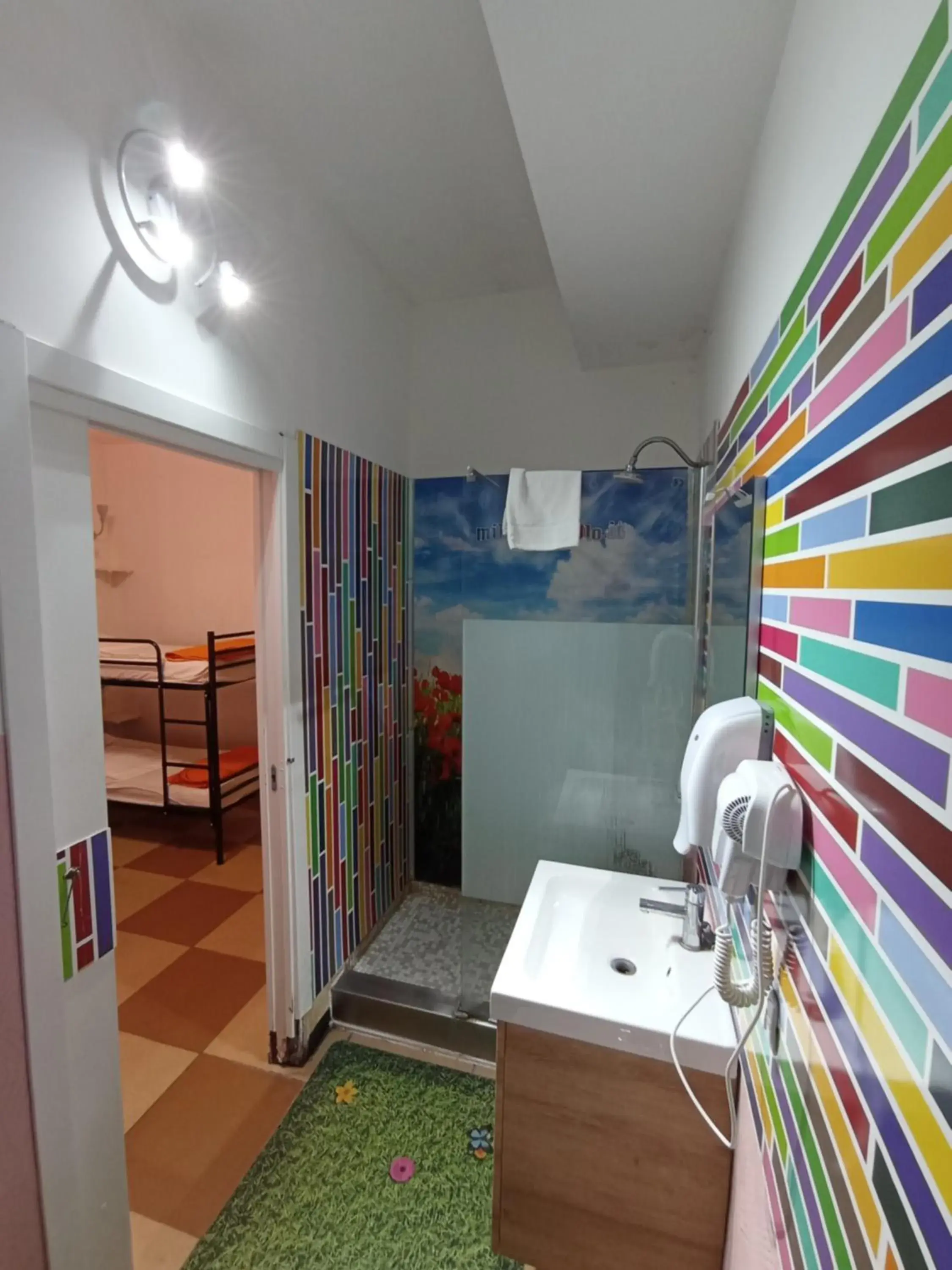 Bathroom in milano ostello
